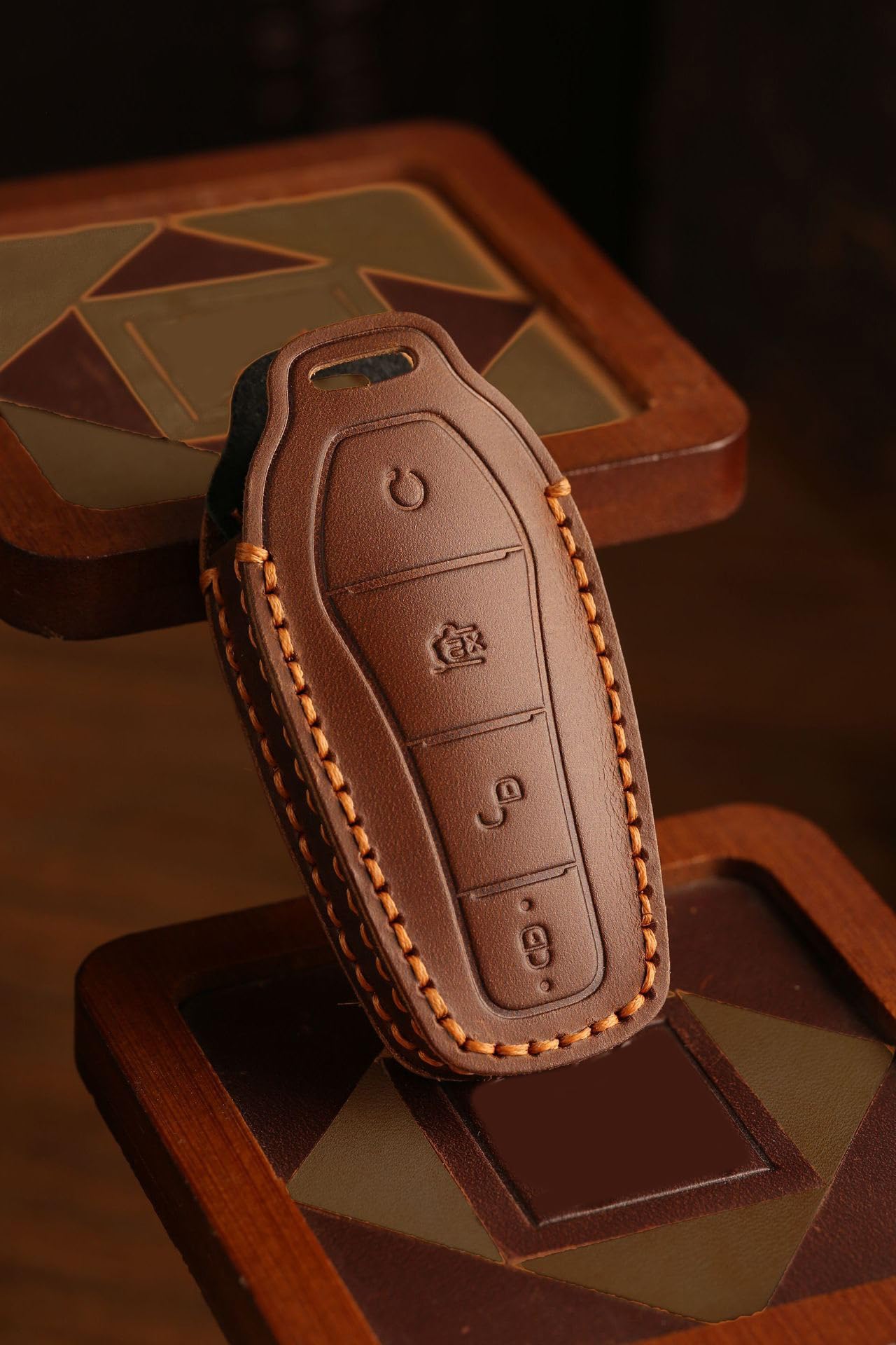 KUNIO Etui na kluczyki samochodowe pasuje do BYD Seal U DM-i Seal Song Plus EV Tang Atto 2 Atto 3 Dolphin Han Denza D9, etui na klucze, 4 przyciski, breloczek do kluczy, skóra PU, brązowe
