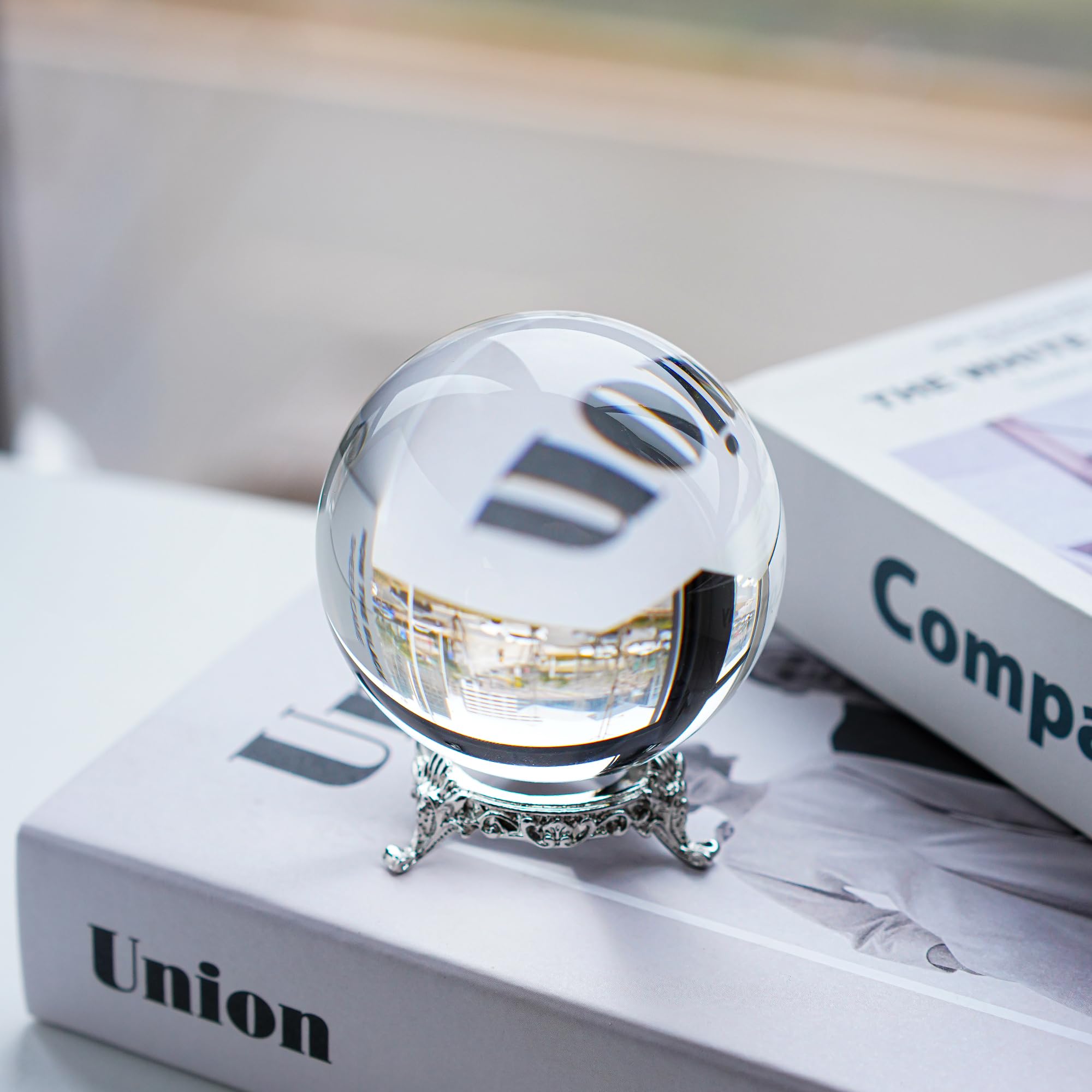 QFkris Bola de Cristal Transparente de 80 mm con Soporte para adivinación de adivinación, Esfera de Cristal para Magia, Bola Decorativa de 3.1 Pulgadas para fotografía de Lentes, Feng Shui