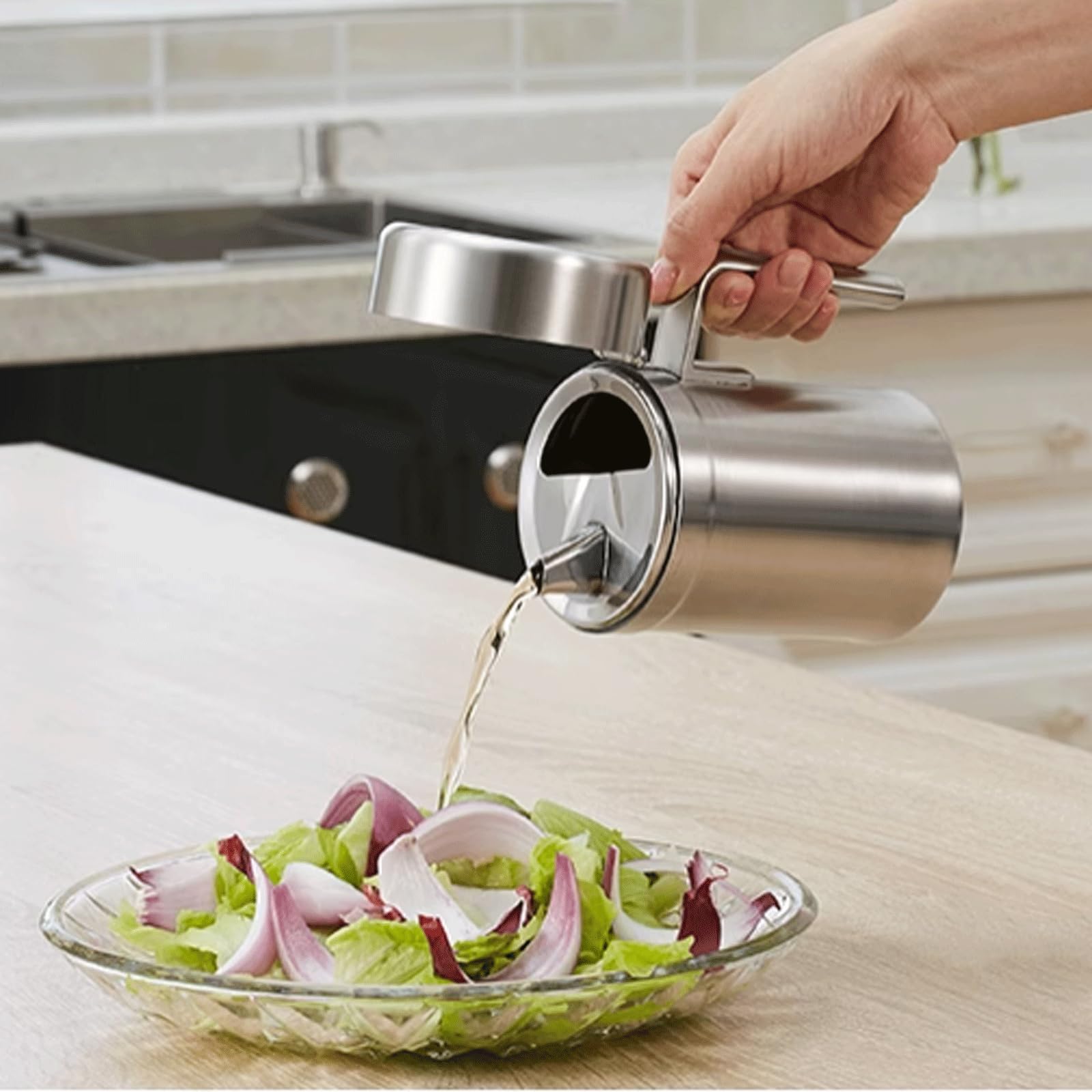KRILLIQ Lattina di Olio Ampolla per Olio in Acciaio Inossidabile Addensato per Bottiglia di Olio commestibile con Manico Robusto Bottiglia per Olio e aceto per Cucina del Ristorante per Condimento