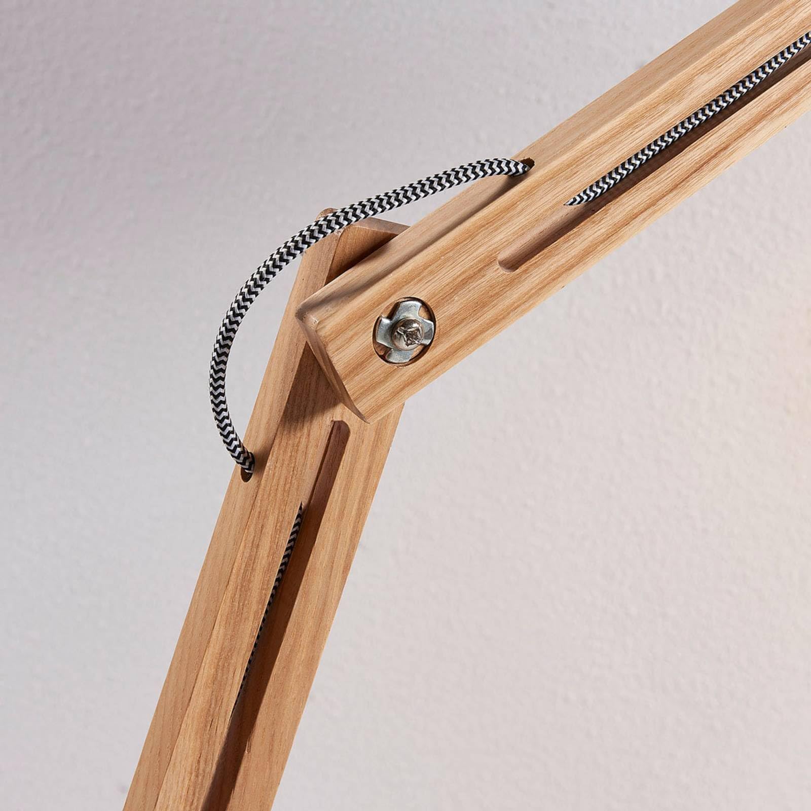 Lindby Lampenwelt Stehlampe skandinavisch Holz Metall weiß, Standleuchte Leselampe-Stehlampe für Wohnzimmer Esszimmer Schlafzimmer