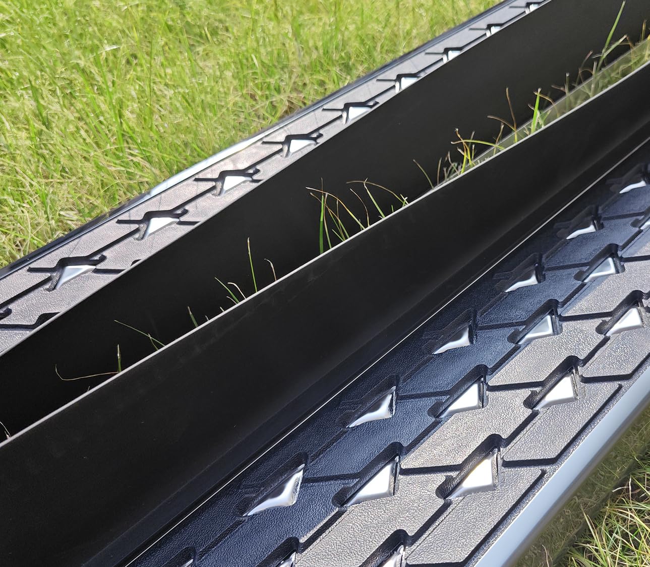 Deski do biegania do Chery TIGGO 4 PRO 2020-2024, 2 szt. aluminiowe stałe stopnie boczne (z uchwytem), zestaw bez wiercenia, zestaw śrub | DIY Project SUV, akcesoria do szyn, czarne (1 zestaw) (HBMTX)