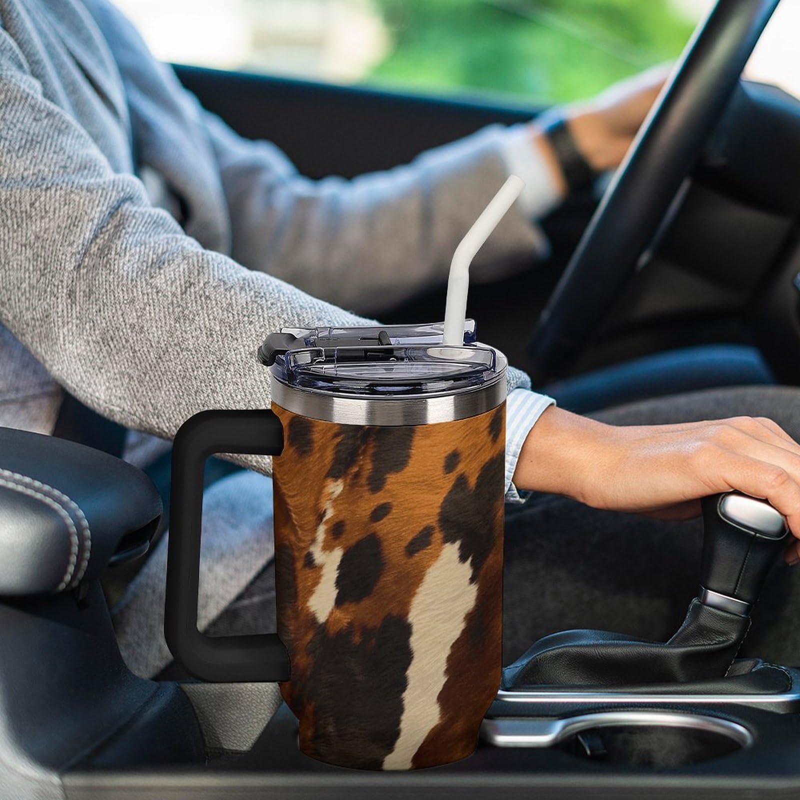 Autobecher aus 304 Edelstahl, abstraktes Kuhhaut-Becher mit Strohhalm und auslaufsicherem Deckel, großes Fassungsvermögen, vakuumisolierter Reisebecher für Auto-Becherhalter, 1,2 l
