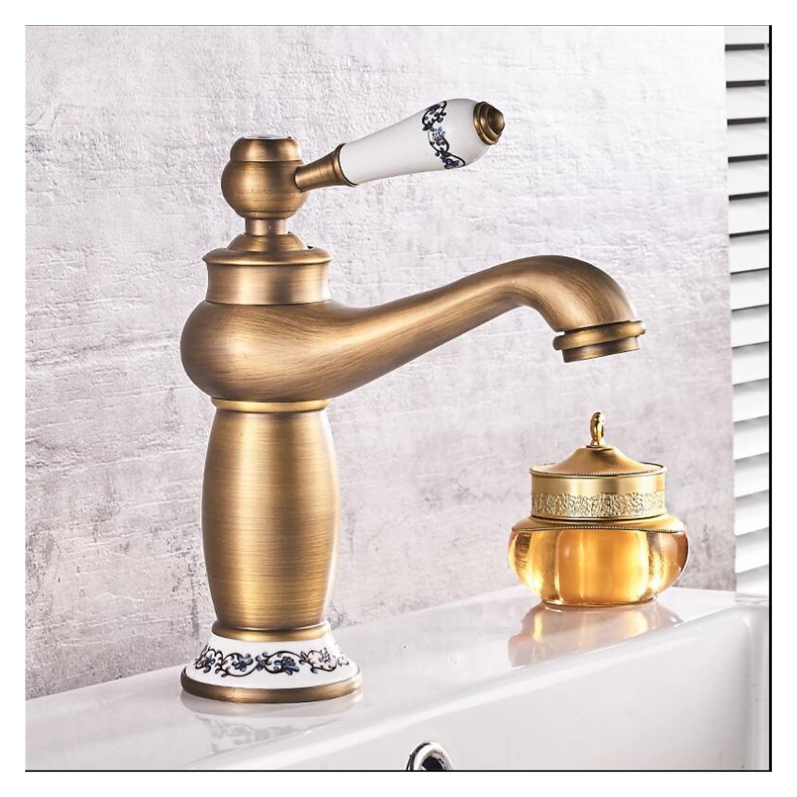 Robinet de lavabo en laiton antique au design vintage haut de gamme pour salle de bain élégante