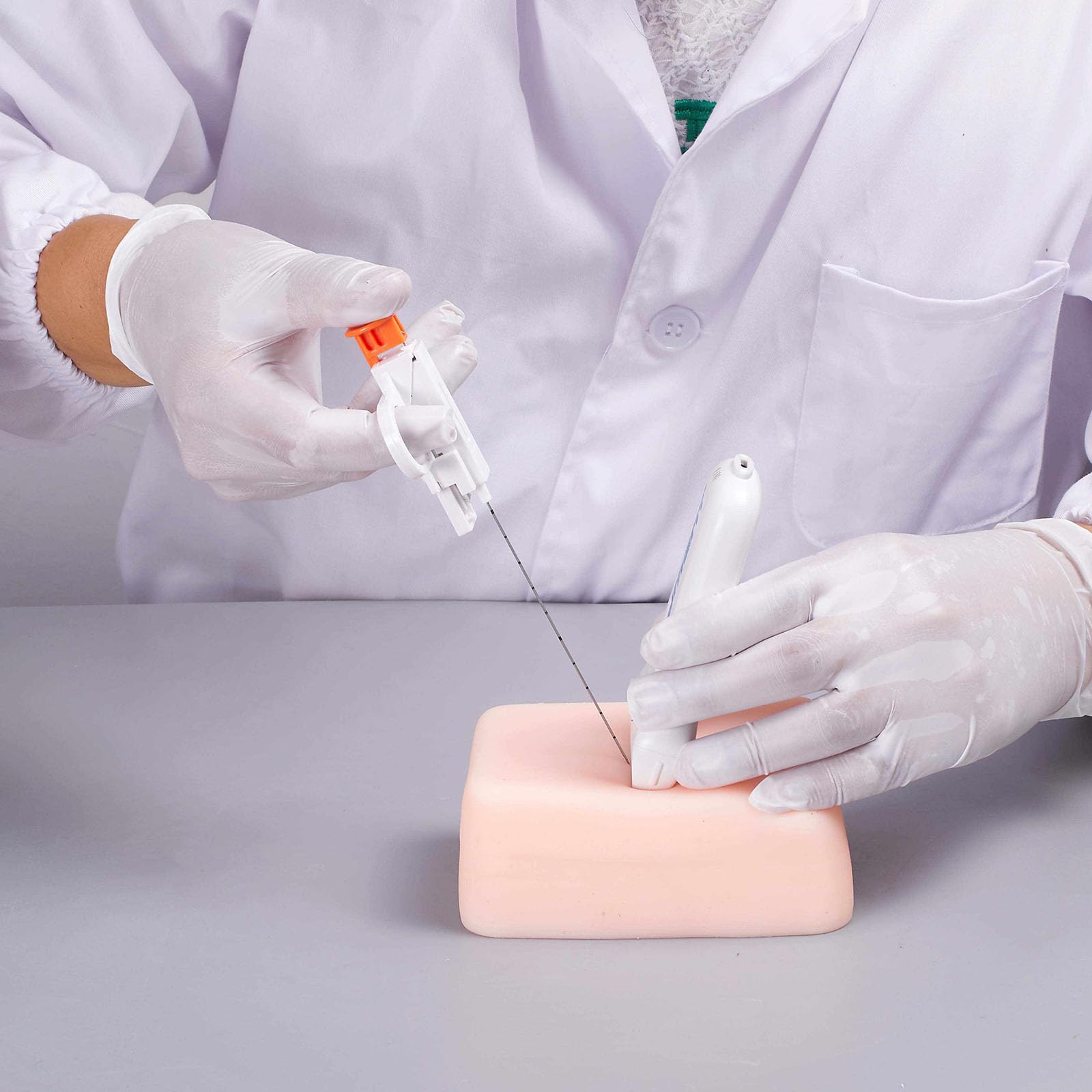 Model Nakłucia Ultrasonograficznego Tarczycy – Model Guzka Do Aspiracji Cienkoigłowej – Dla Studentów Medycyny I Weterynarii, Skóra, 12 Cm