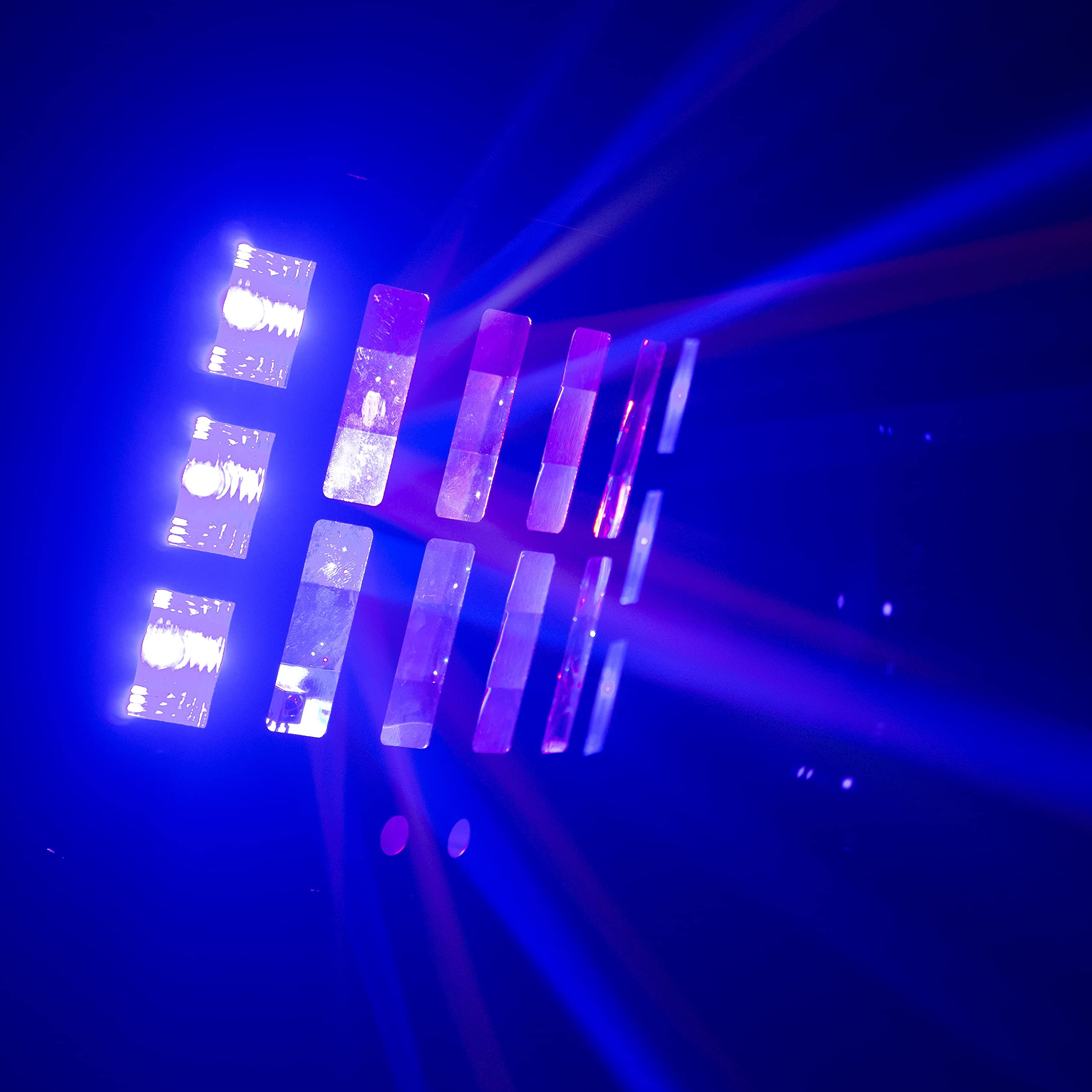 BoomToneDJ DerbyFX 4-en-1 Derby LED RGBWAPY 9x3W, UV Stroboscope, LZR rouge et vert. Jeux de lumière, Eclairage soirée DJ. Contrôle DMX, shows automatiques, détection musicale. Télécommande fournie