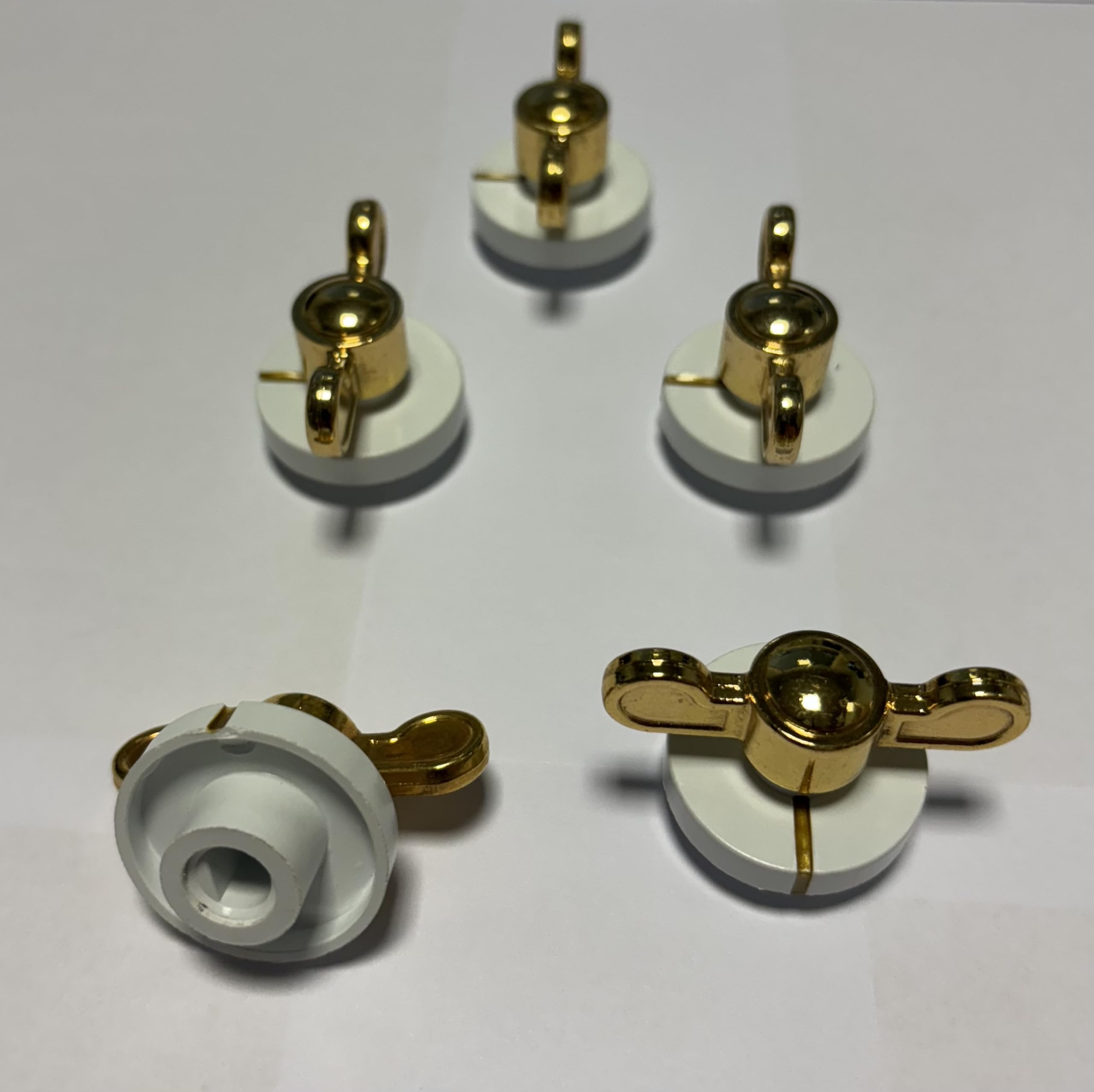 MANOPOLE SERIE ARTISTICA PER PIANI COTTURA E CUCINE A GAS COMPATIBILE CON SMEG in plastica indeformabile BIANCHE cromate in colore dorato Foro da 8 mm M5334