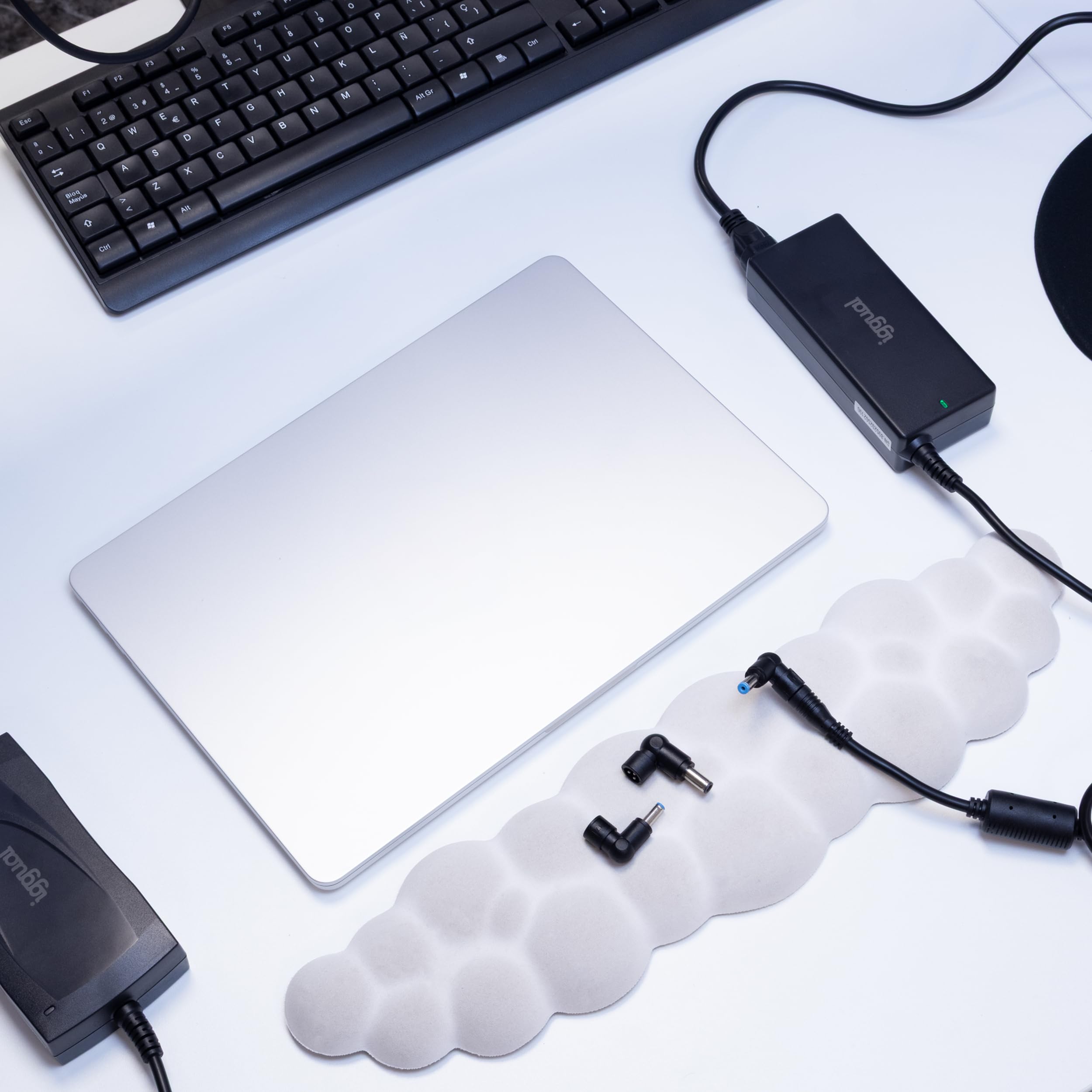 Iggual Uniwersalna ładowarka do laptopa 120 W z 5 złączami DC do Lenovo, HP, ASUS, Acer, MSI, zasilacza z ochroną i kompaktową konstrukcją (CUA-5T-120W)