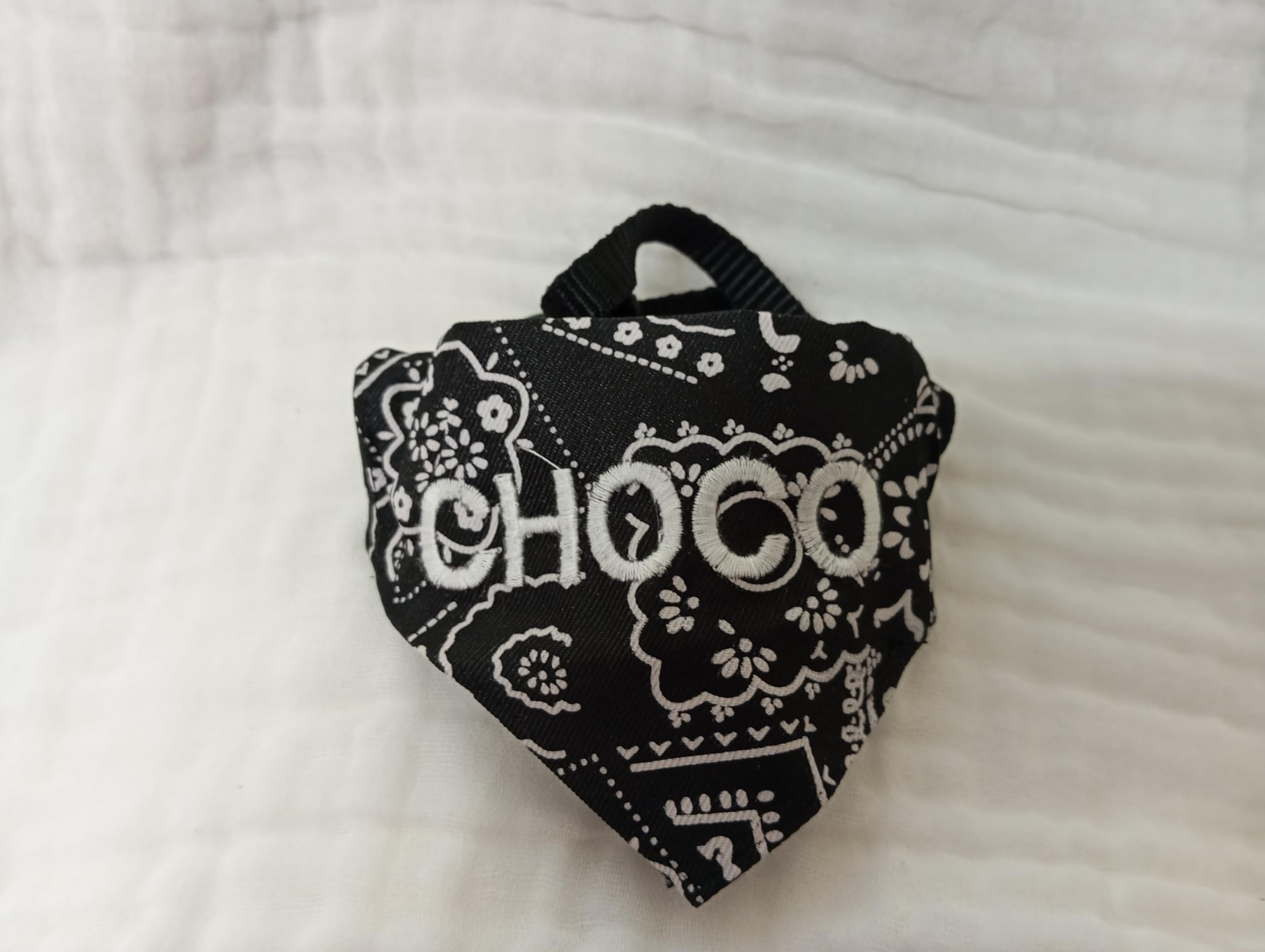 Collar Personalizado con Nombre Bordado. Lavable, Durable, Doble Tela. Bandanas para Perros Collar Ajustable con Anilla para Perro Pañuelos Ajustables para Mascotas. Nombre Perro Gato (Negro, Large)