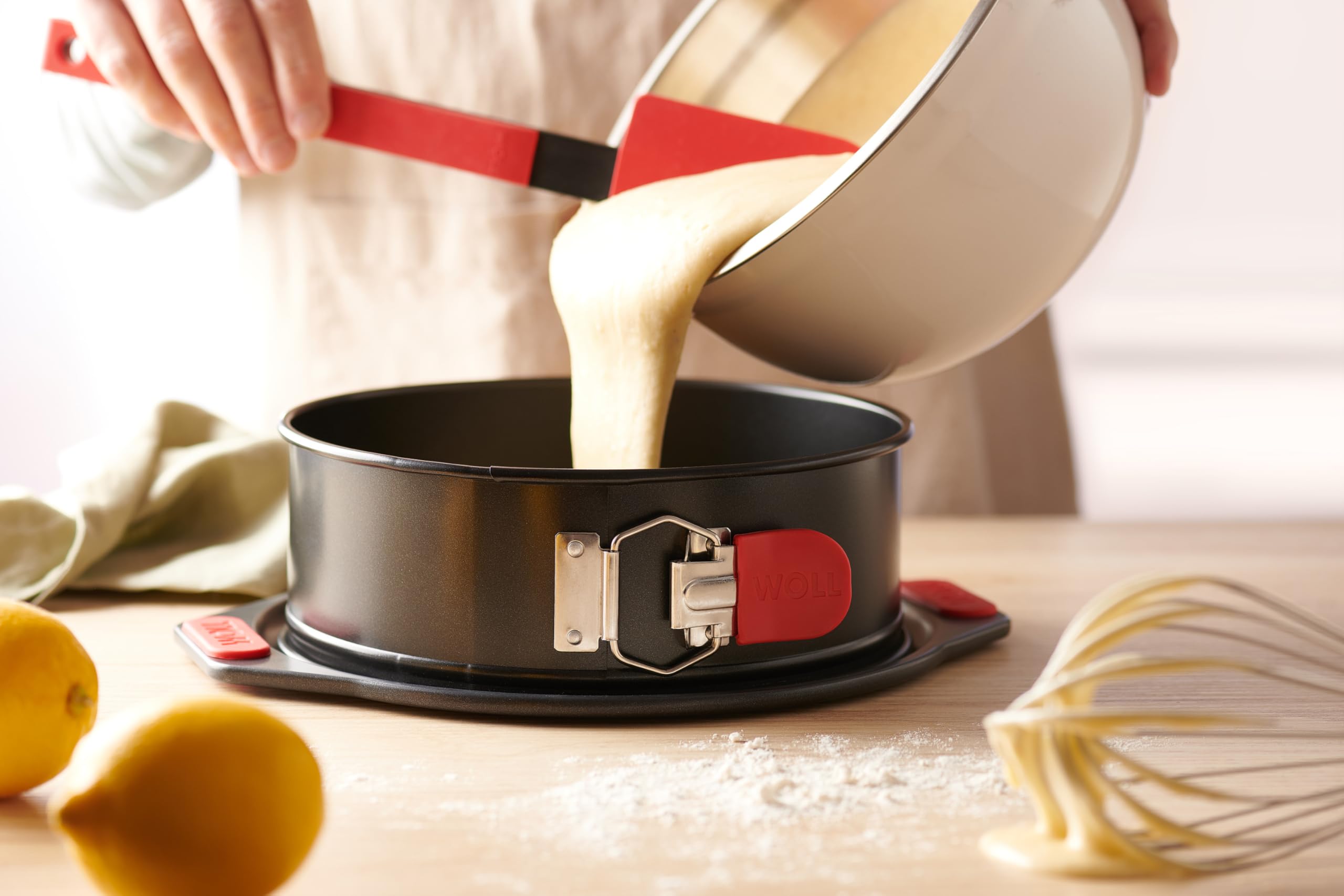 Woll – Let's bake Springform Ø 26 cm – Auslaufsicher, PFAS-frei, mit Antihaftbeschichtung & Silikongriffen, backofenfest & spülmaschinengeeignet – Springform – Kuchenform – Backform