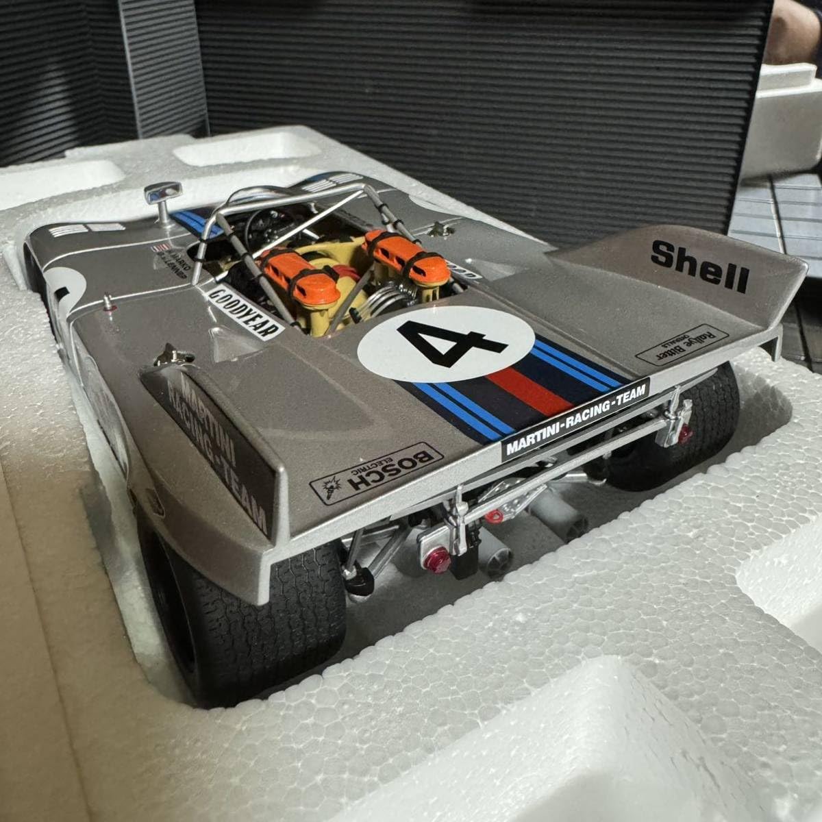 Amazon.co.jp: 品 オートアート 1/18 ポルシェ908 / 03 : おもちゃ