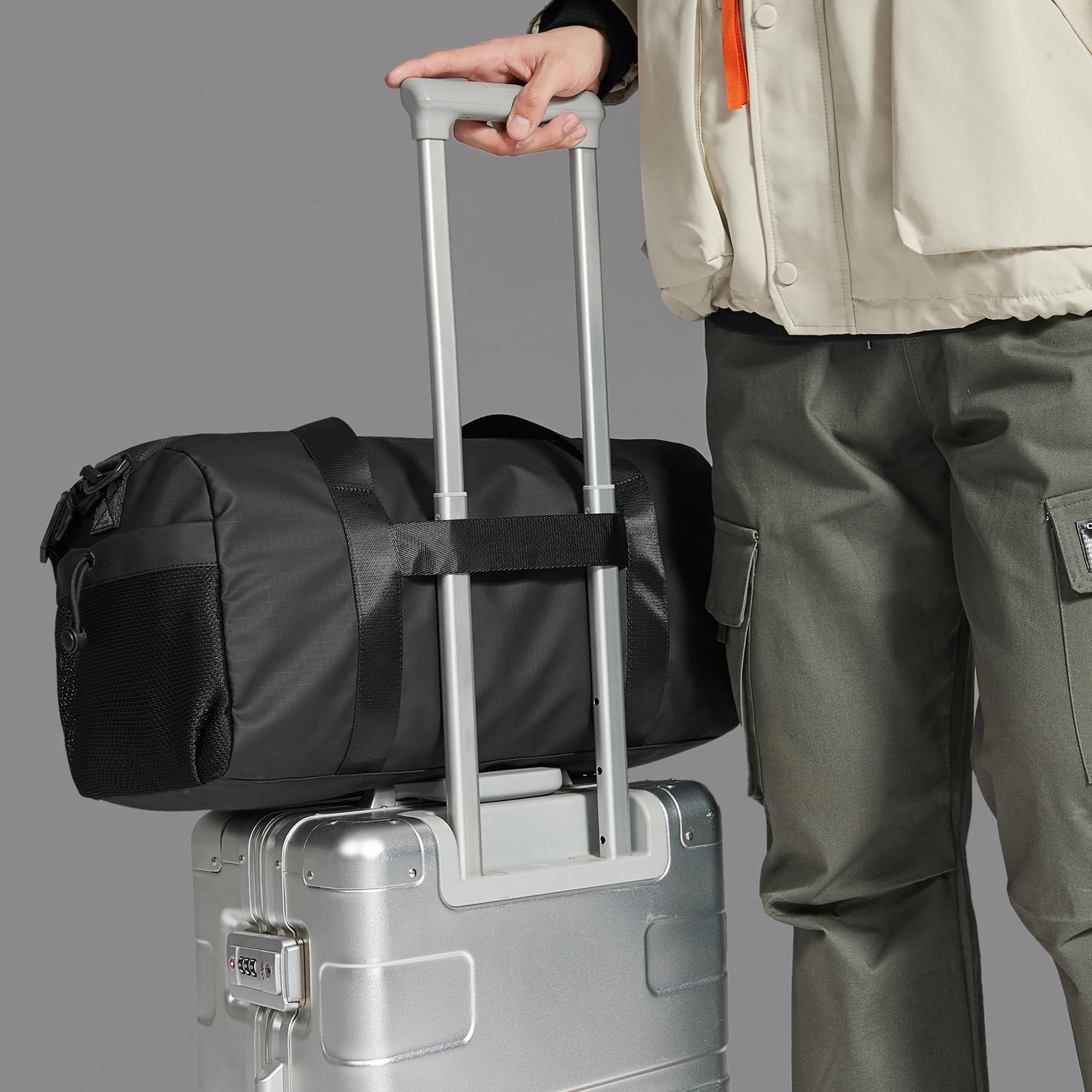 ARCTIC Hunter - Bolsa de deporte pequeña para hombres y mujeres, con compartimento para zapatos, ideal para deportes, viajes y viajes nocturnos, color negro, Negro -, 19.1*6.3*12.6 inch, Deporte