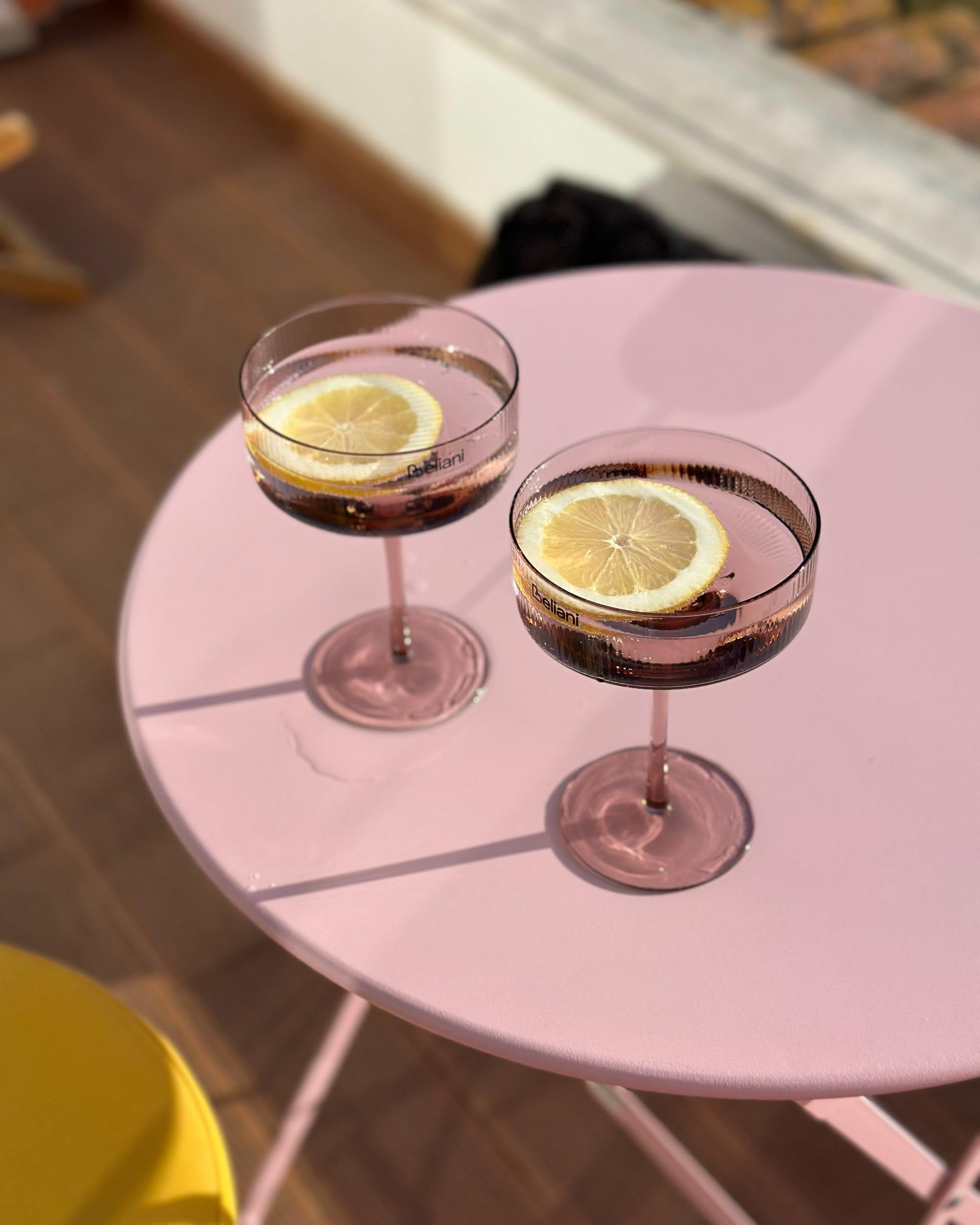 Beliani Set de 4 Soucoupes à Champagne Striées Soufflées à la Main 33 cl Rose Transparent Améthyste