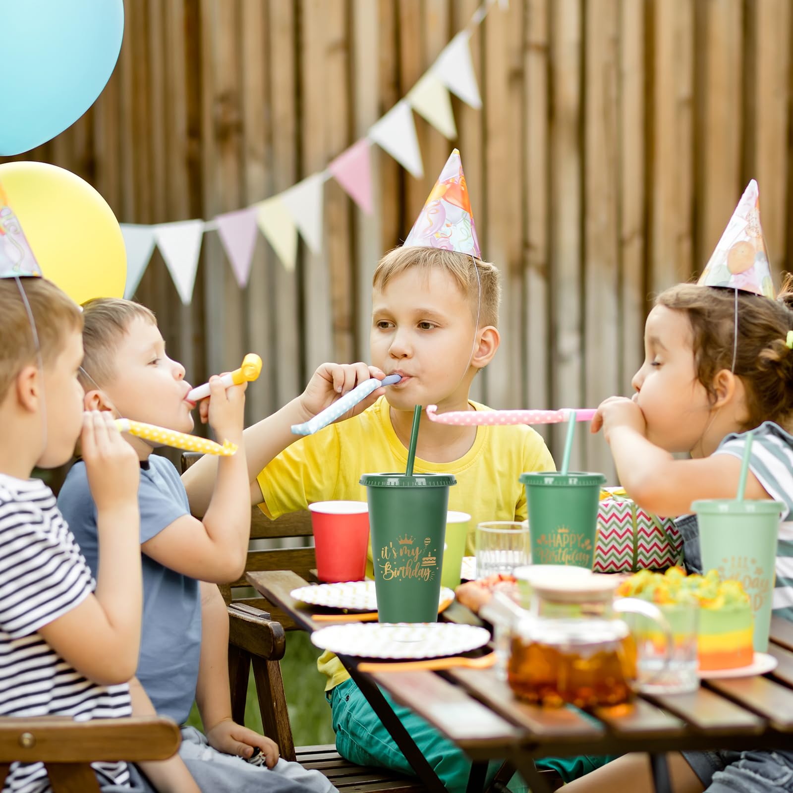 Whaline 12 bicchieri per feste di compleanno con coperchio, cannucce verde salvia, bicchieri in plastica verde sfumato, riutilizzabili, per caffè freddo, bevande, viaggi, 680,4 g