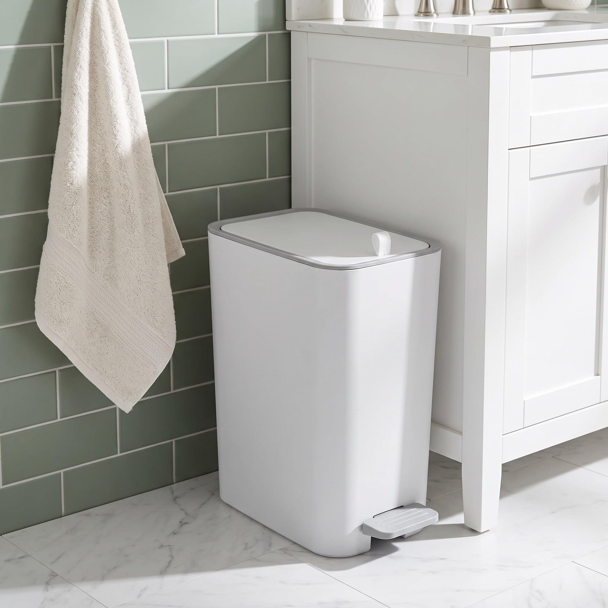 Toddmomy Cubo de basura pequeño con tapa, 2,1 galones, delgado, para baño.