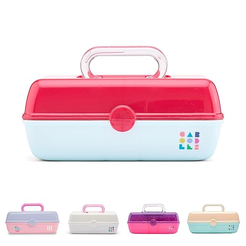 Caboodles Pretty in Petite - Caja de maquillaje de dos tonos burdeos sobre menta, caja organizadora de plástico duro, 2 bandejas giratorias, espejo