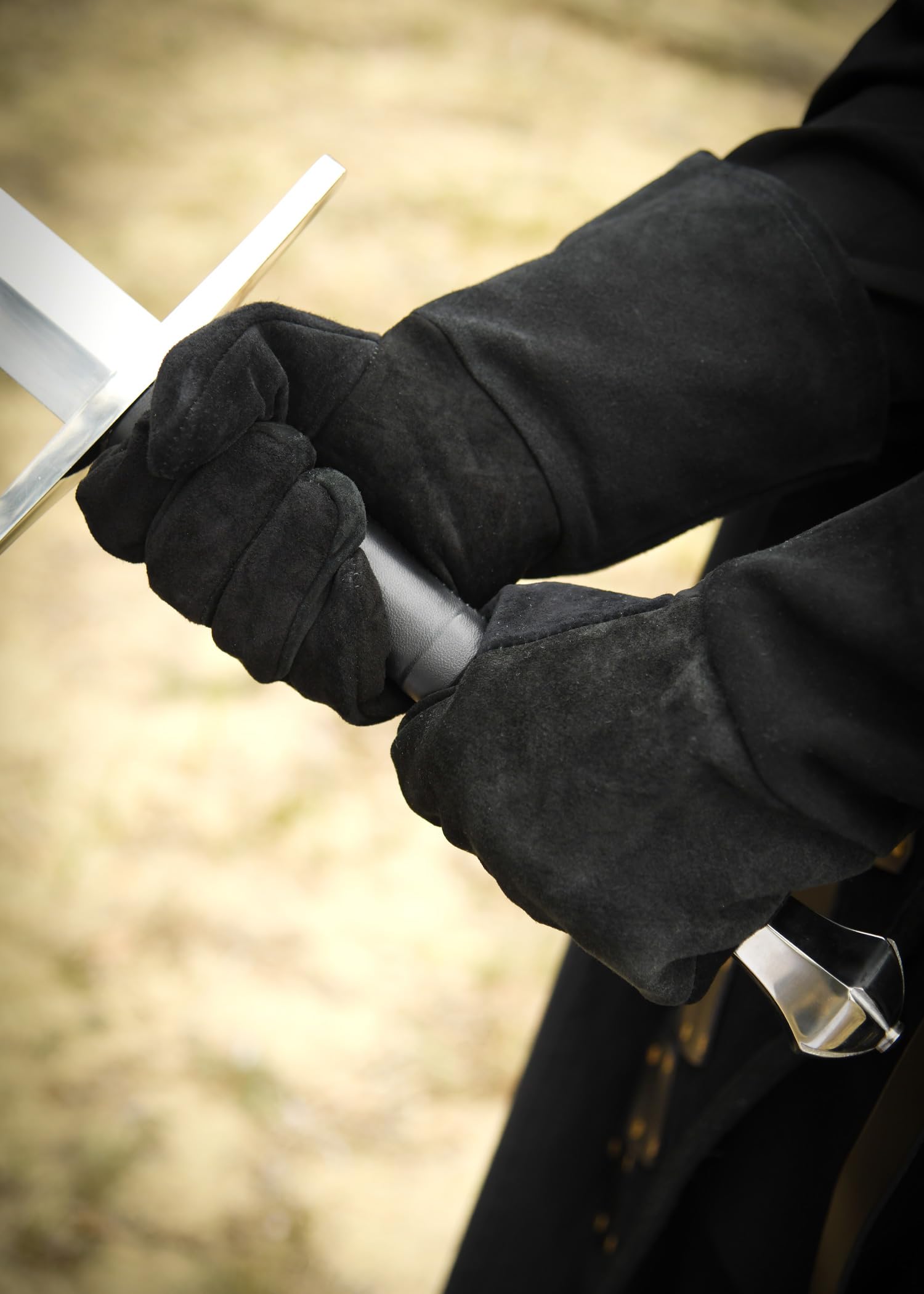 Battle-Merchant Stulpenhandschuh aus Wildleder, Schwarz, Größe L (9) | Fechthandschuhe, Ritterhandschuhe, Mittelalter, LARP, Reenactment, Schaukampf, Fantasy Cosplay