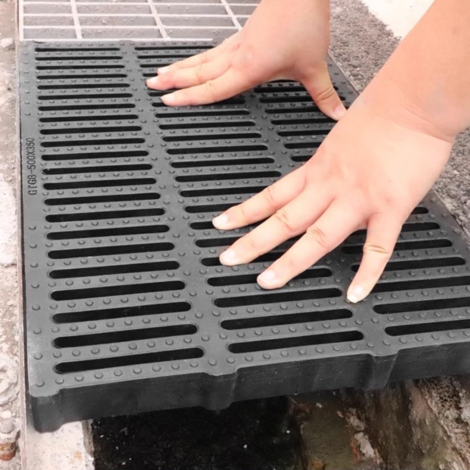 Éviter les inondations de garage avec la grille de drainage extérieure 40x60x5