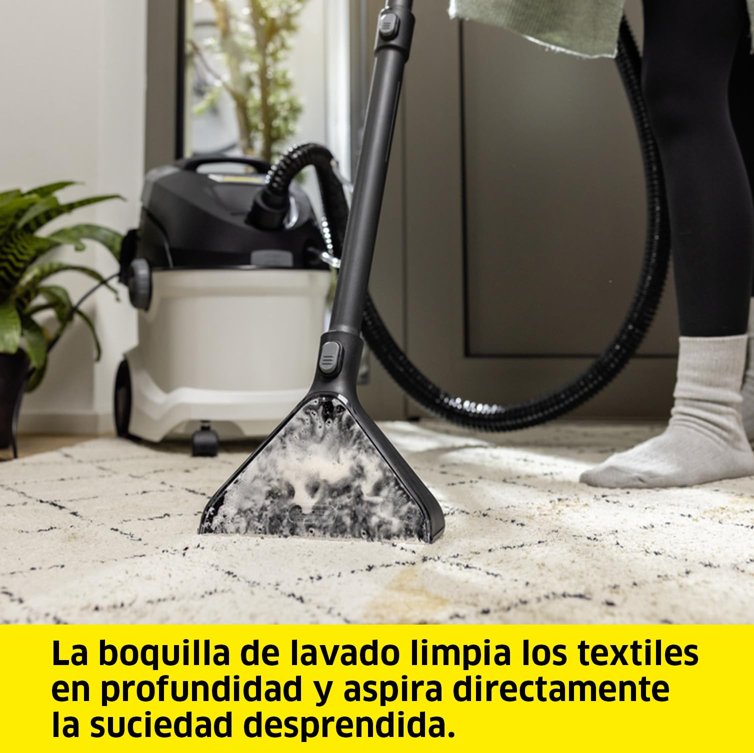 KÄRCHER Lava-aspiradora SE 5, Manguera de aspiración con pulverizador, depósitos de 4 l, boquillas de Lavado, Intercambiable, para tapicería y Ranuras, con Accesorio para Suelos Duros