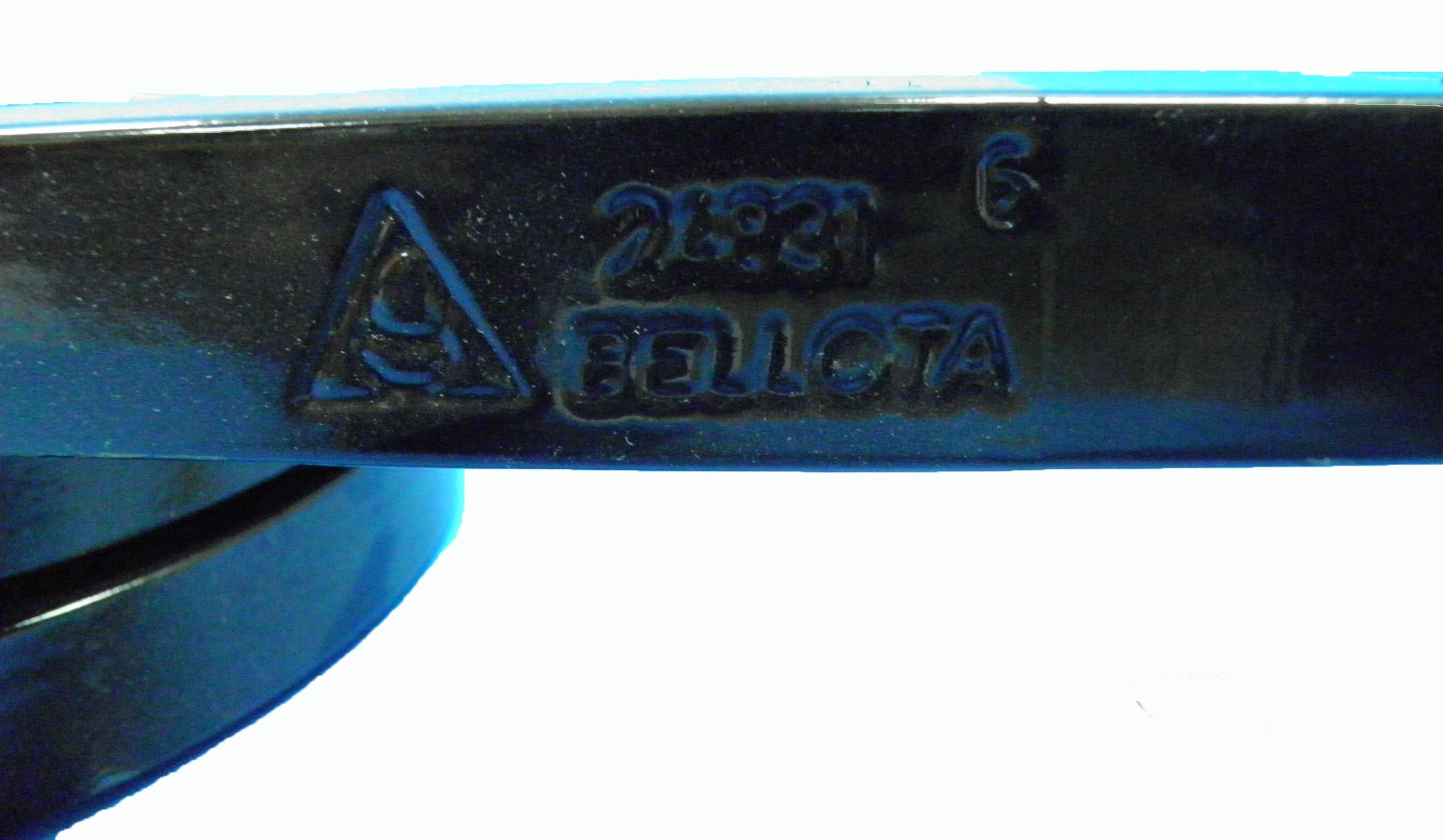 Brazo cultivador 27 mm. Espiral. Arado maquinaria agricola. Derecho recto