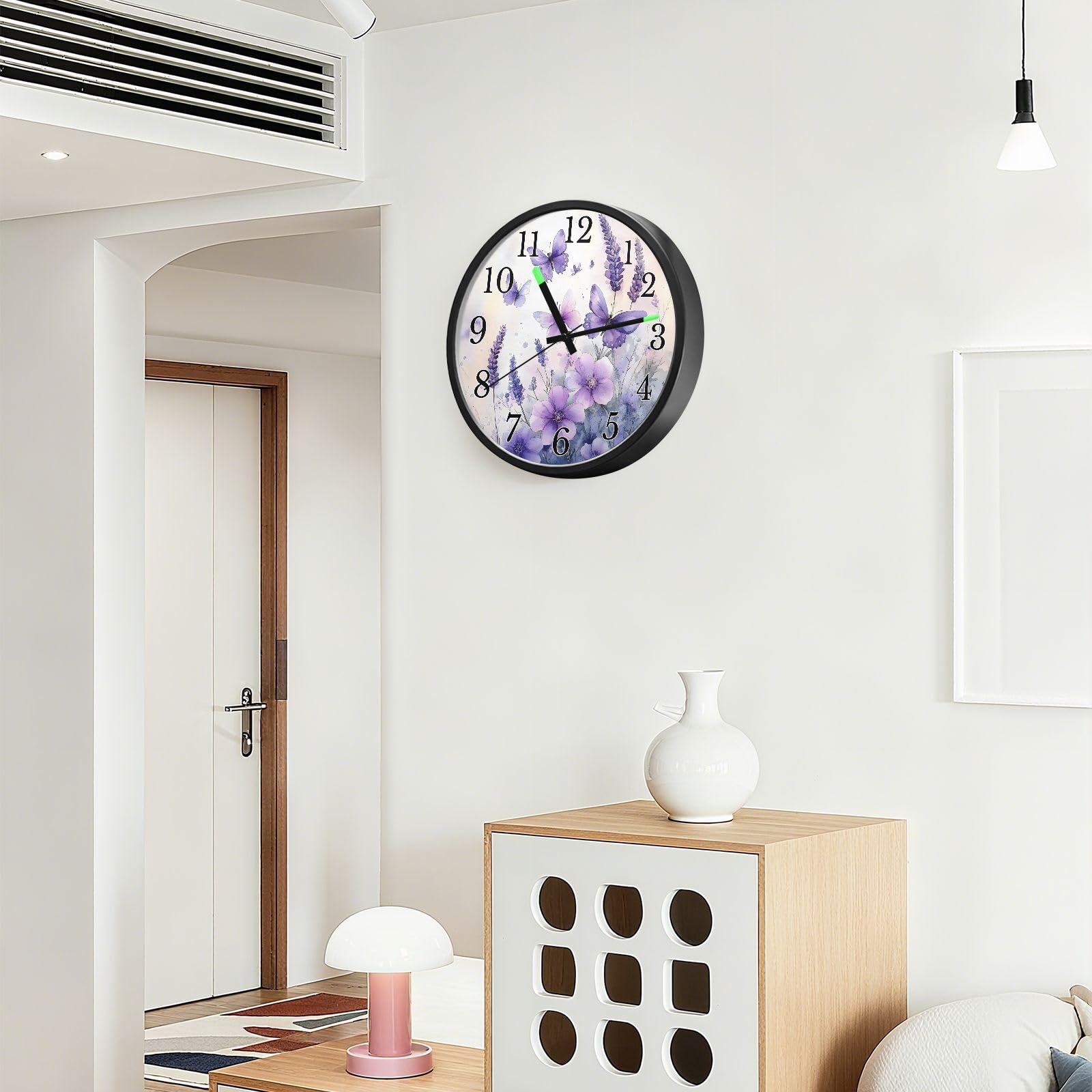 Mnsruu Reloj de pared luminoso con diseño de flores y mariposas, funciona con pilas, silencioso, brilla en la oscuridad, para sala de estar, cocina, 12 pulgadas