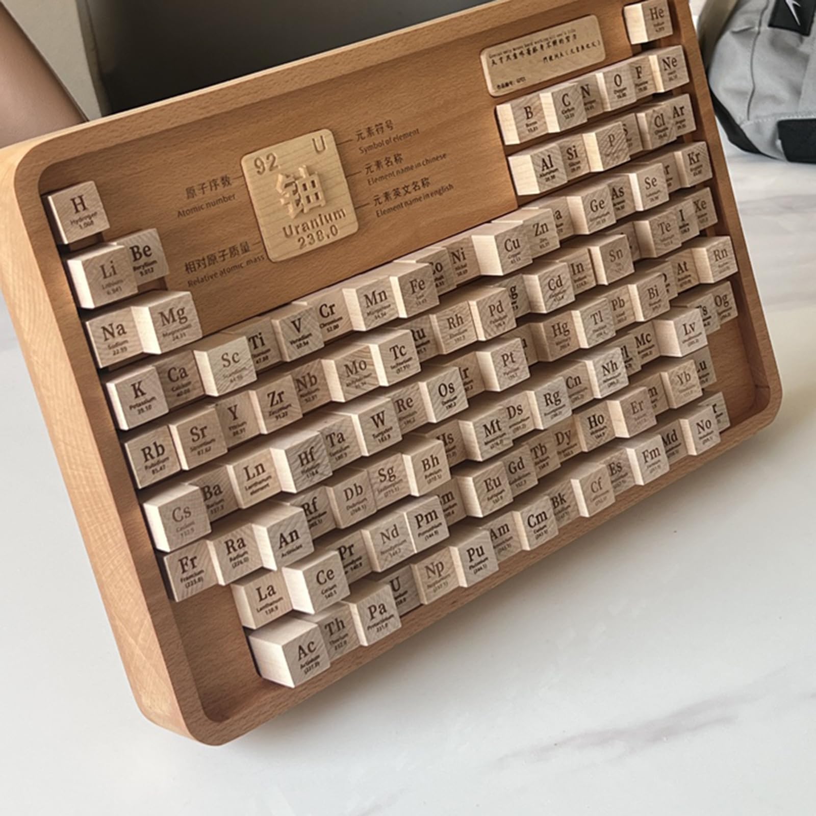Tavola Periodica degli Elementi Chimici in Legno Massello, 120 Pezzi di Puzzle in Legno, con Schienale Regolabile in 5 Posizioni, Confronto tra Cinese E Inglese, per Insegnante/Studente