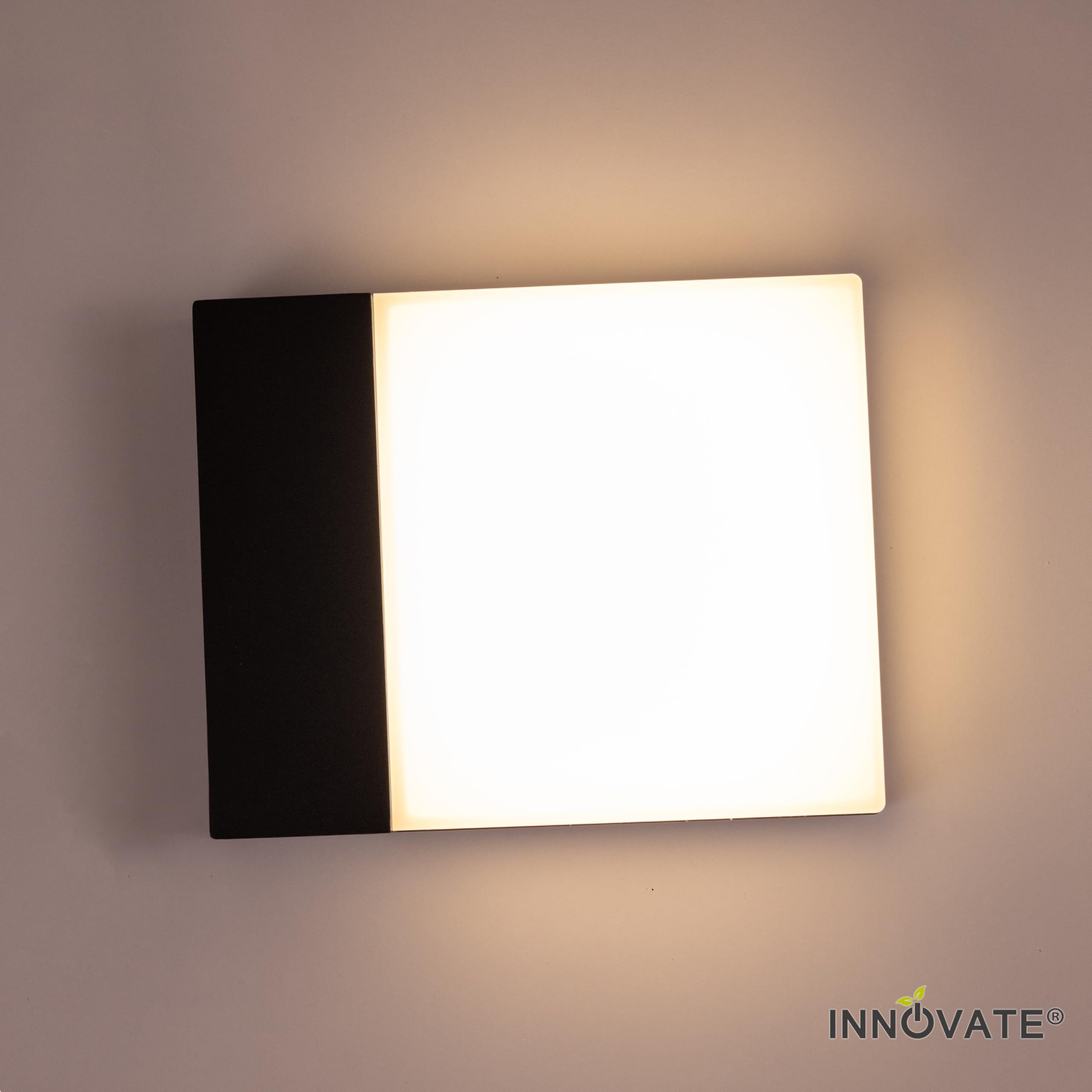 Innovate LED Hausnummer beleuchtet 230V – Außenleuchte - Wandlampe aussen schwarz – Witterungsbeständig nach IP54 - Warmweiß - inkl. Selbstklebeziffern
