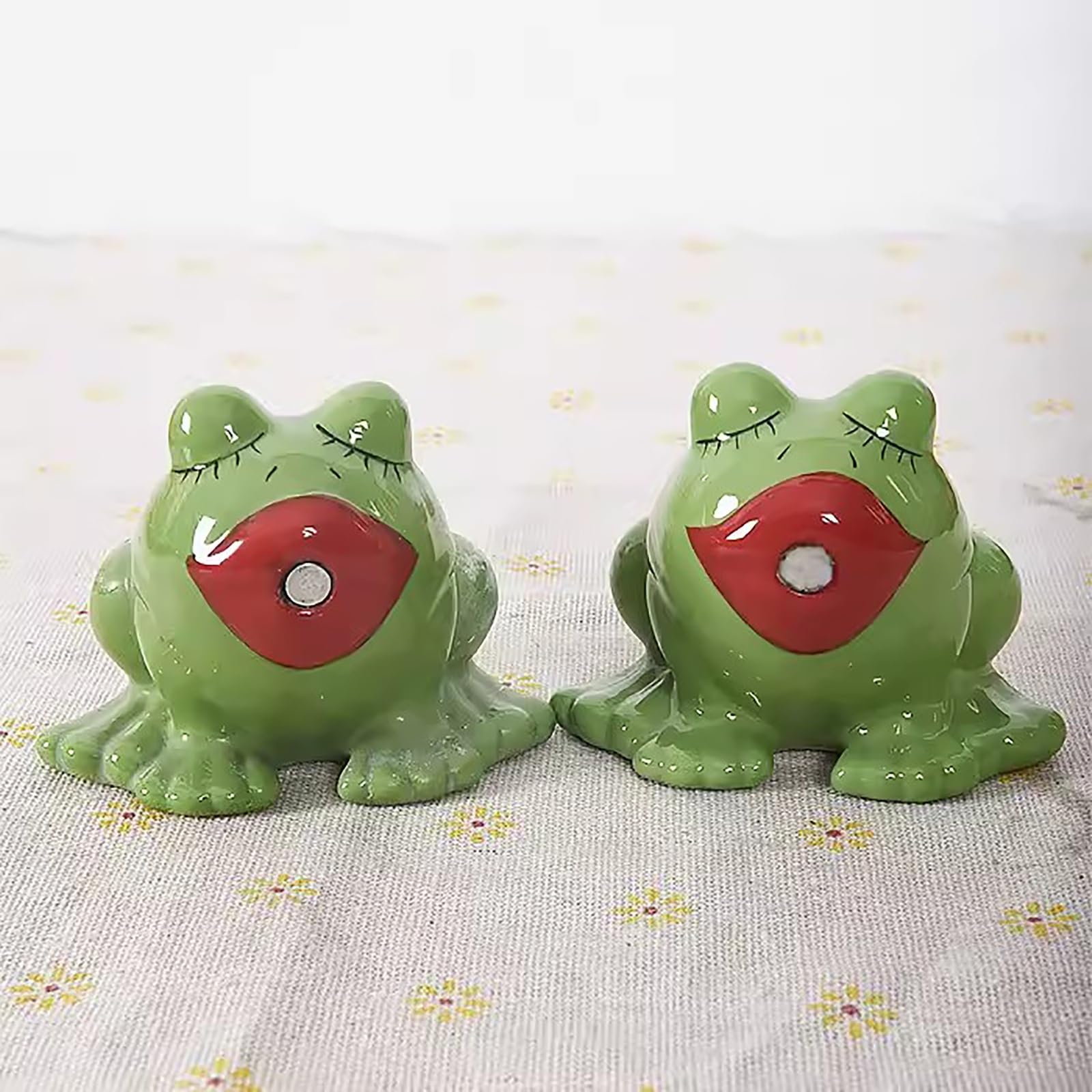 Amazon.co.jp: セラミック製ソルトシェーカー 赤い唇のカエルの