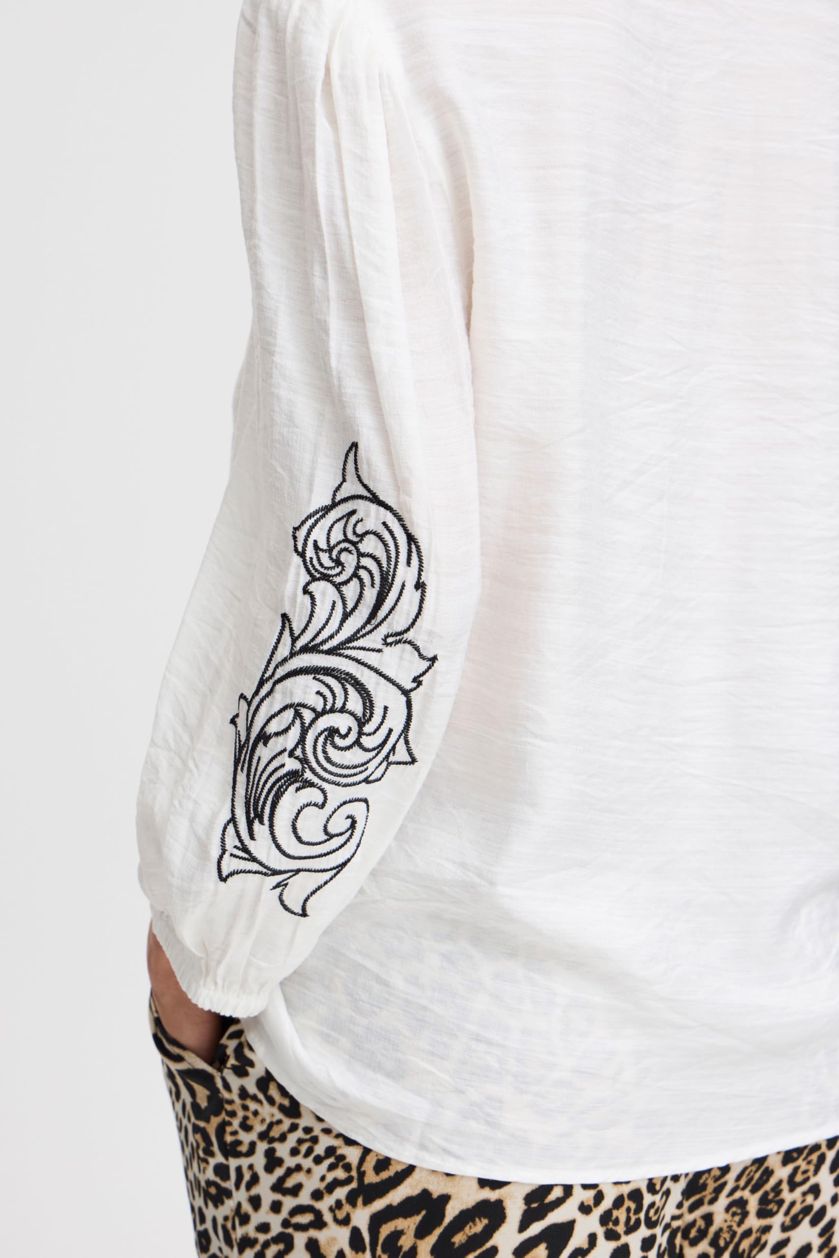 b.young BYIDAMY Blusa de manga larga para mujer, cuello alto, corte regular, cuello alto