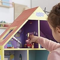 Vista 5 de Peppa Pig Casa de juegos de madera de lujo, 8 habitaciones, incluye 2 figuras divertidas y 29 accesorios, hecha de madera de origen responsable