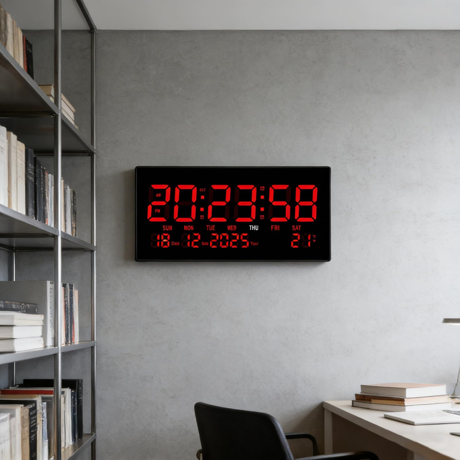 Jectse Digitale Wanduhr, LED-Digitaluhr mit Großem Display und Kalender, Geräuschloser Ausschaltspeicher, Plug-in-Wand-Digitaluhr für Wohnzimmer, Studium, Schule