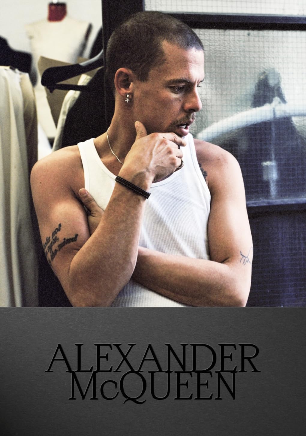 Alexander McQueen: Fashion Icon (The Designer Series)