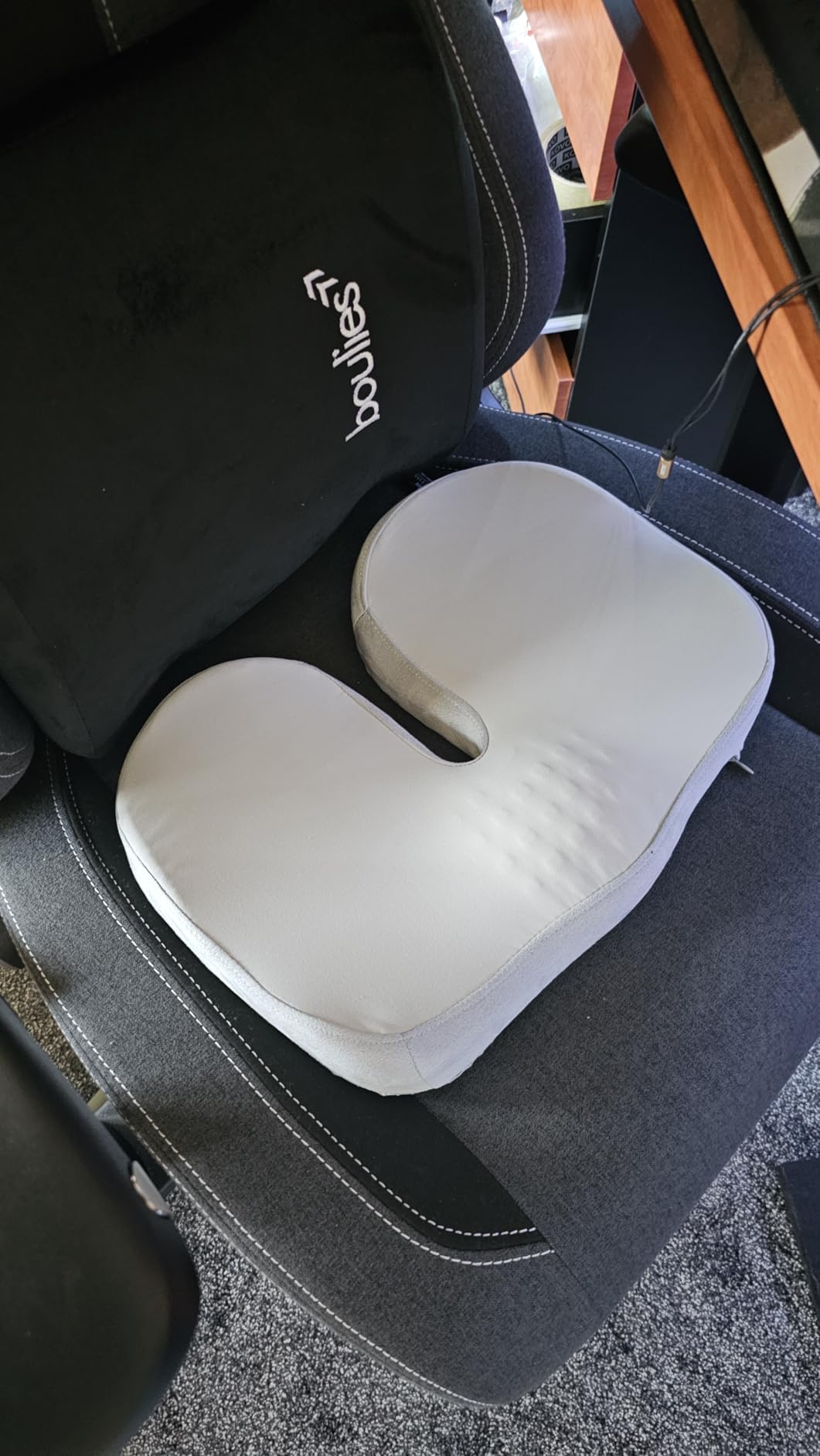 Cuscino Ortopedico a Ciambella in Memory Foam con Gel Rinfrescante