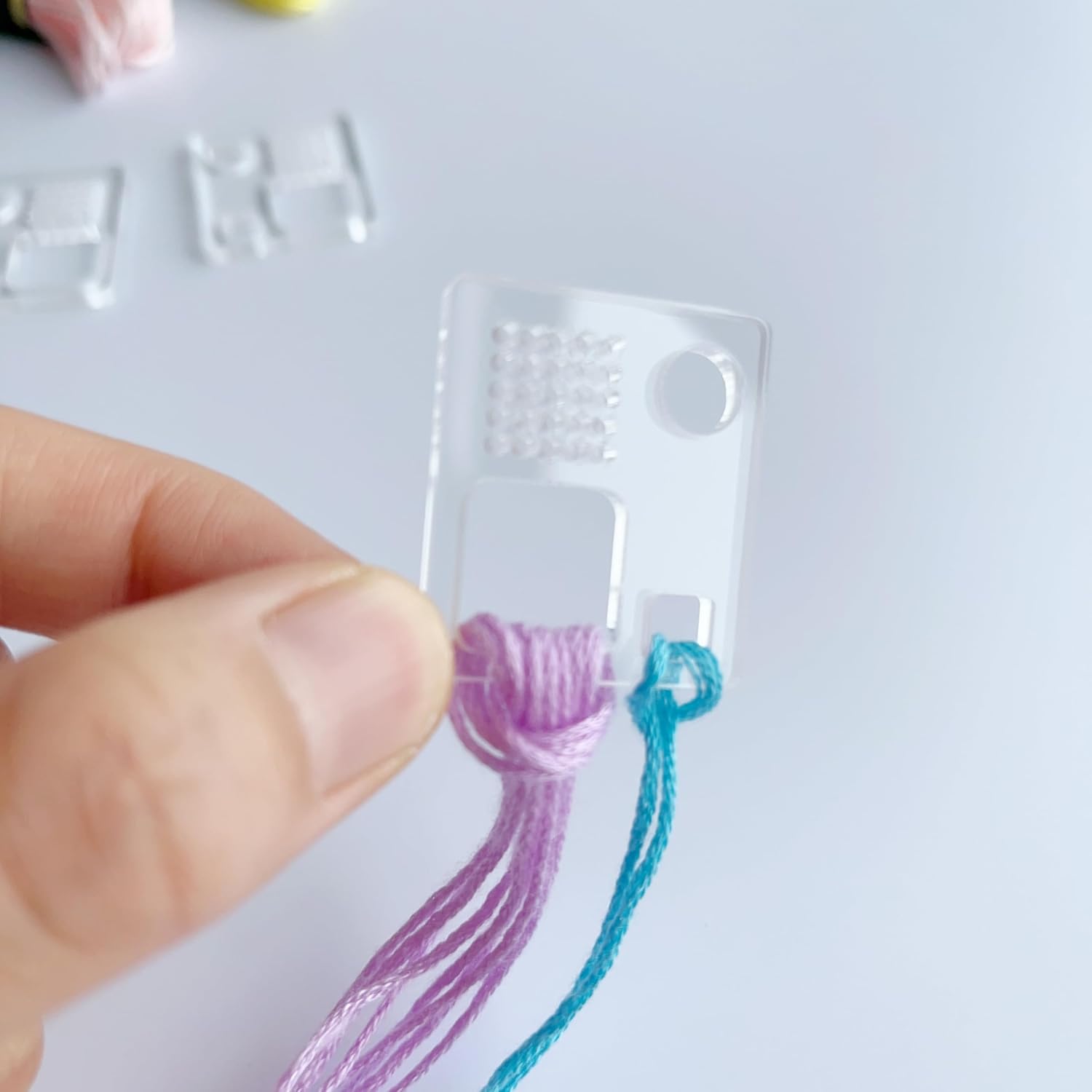 Set of 200 Mini Acrylic Floss Swatches, Floss Drops with Thread Swatch, Variegated Thread Floss Drops (200 PCS)