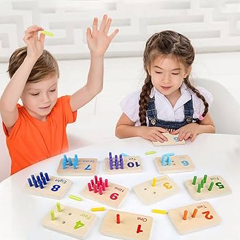 モンテッソーリ教具　ペグボードとペグ 3歳-］幾何学ペグボード〈ペグさし〉PLANTOYS｜3歳のおもちゃ