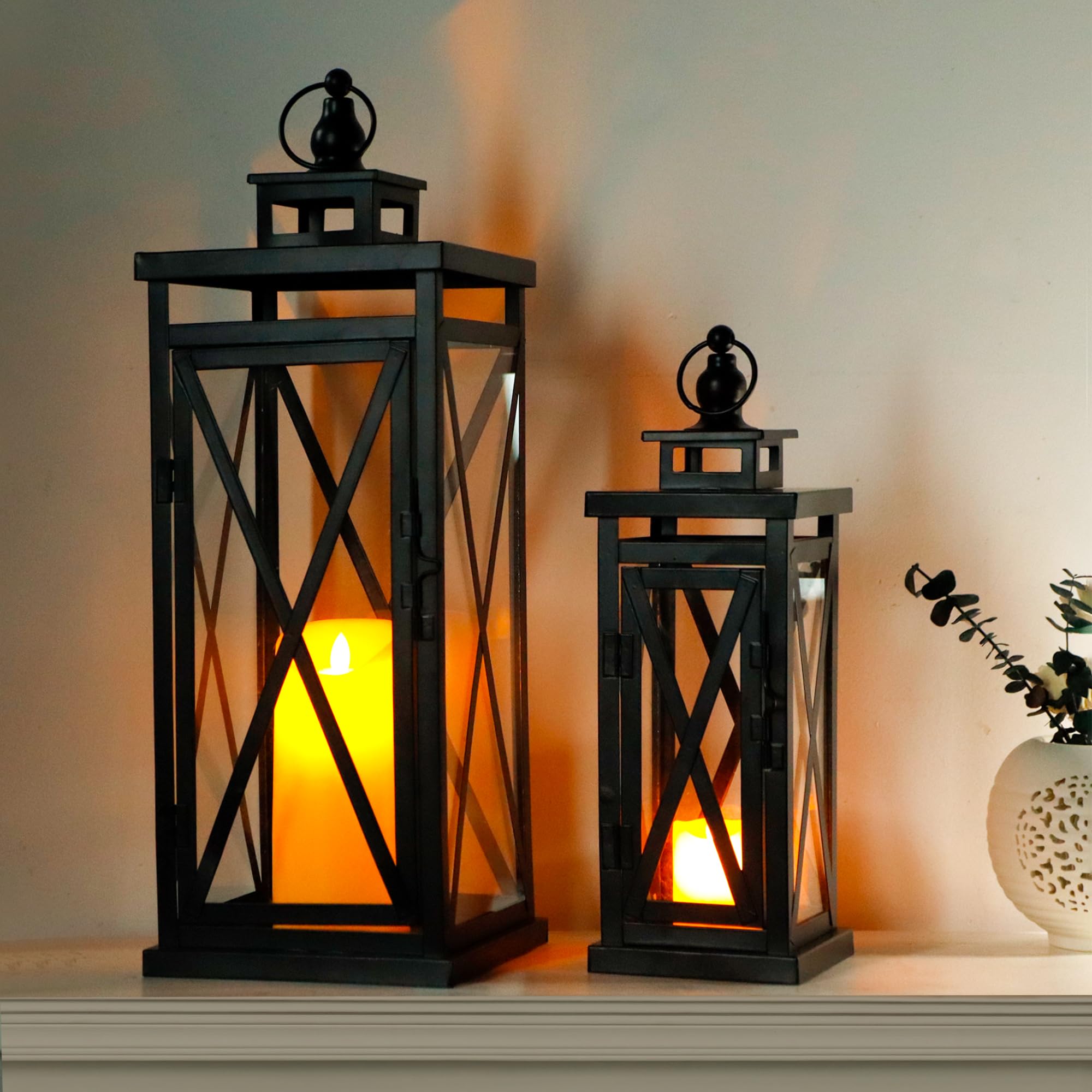 TRIROCKS Zestaw 2 diakoracyjnych lampionów na świece, 50 cm i 28 cm, wysoki metalowy świecznik, wiszące lampiony ze szkła hartowanego, idealne do użytku wewnątrz i na zewnątrz, dekoracja domu, imprezy