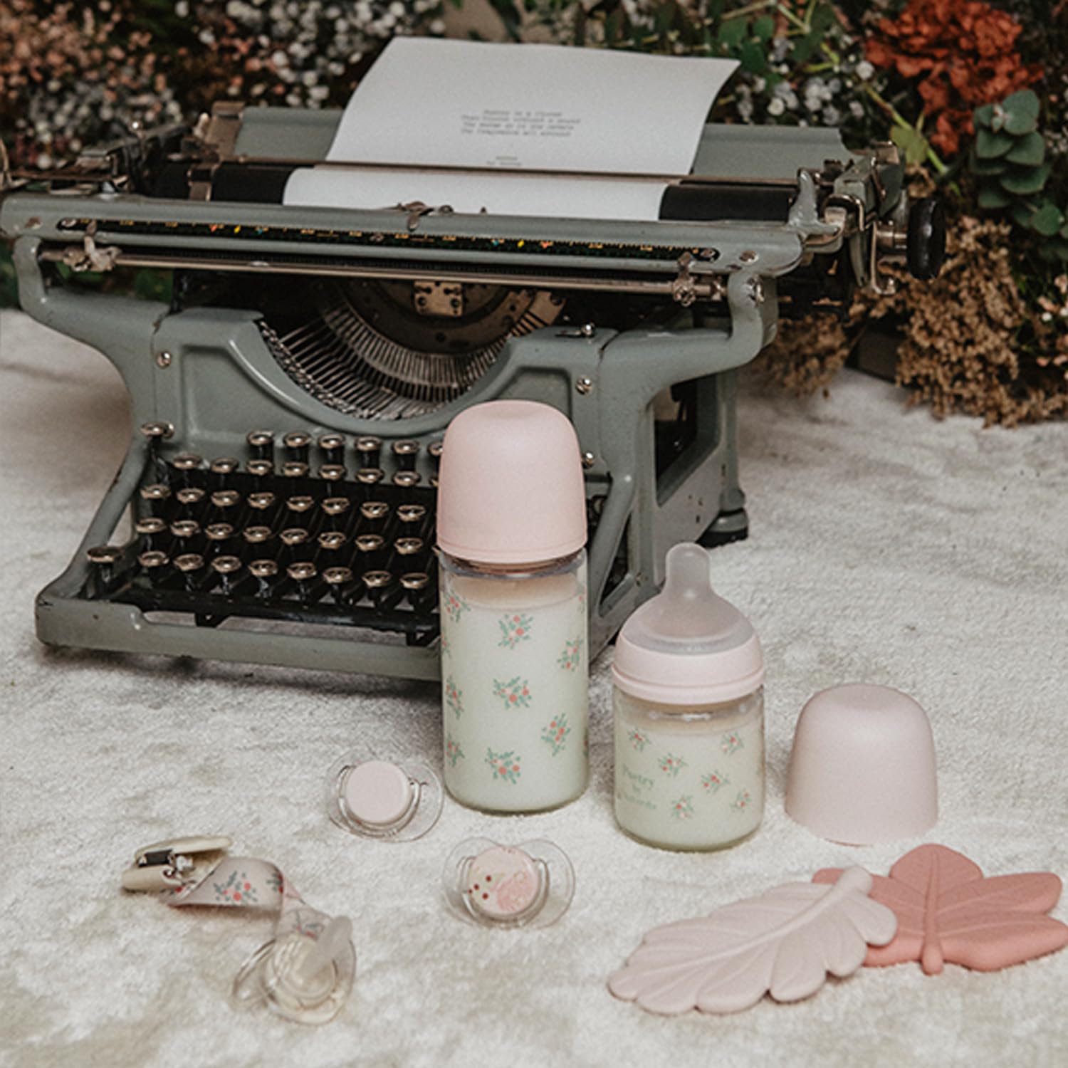 Suavinex, Portaciuccio in tessuto per neonati, morbido e flessibile, nastro con decoro su due lati, clip per ciuccio con pinza. Per neonati +0 mesi, adatto per neonati, Poetry Rosa