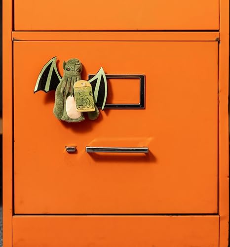 Miniatura 5 de The Unemployed Philosophers Guild H. P. Lovecraft Cthulhu Magnetic Personality - Marioneta de dedo de felpa e imán para refrigerador,