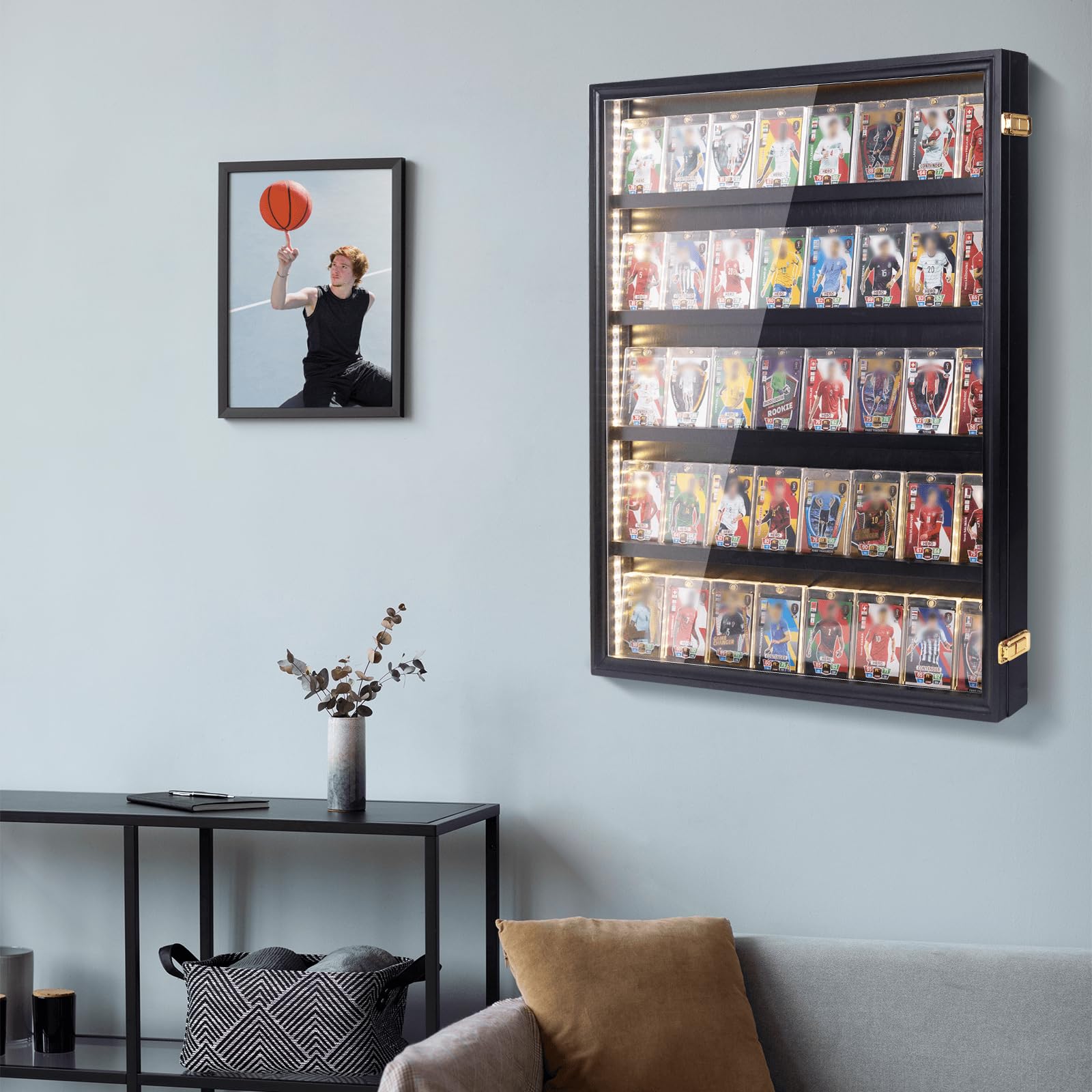 Espositore per 35 carte sportive in legno con luci LED, protezione UV, armadietto da parete in acrilico, per carte collezionabili di calcio e basket (nero)