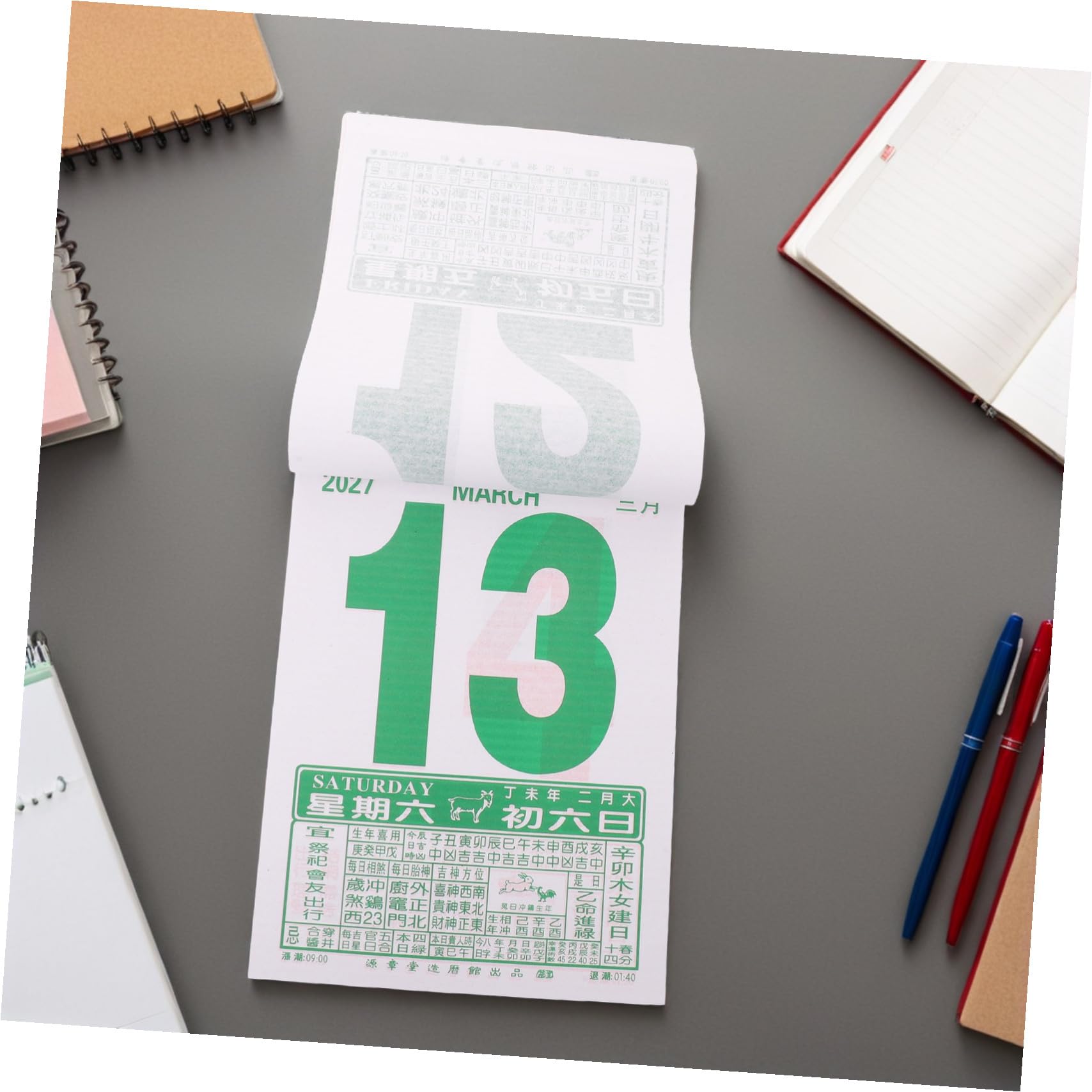 Gadpiparty Calendario da Parete 2027 Anno della Pecora Tradizionale in Carta Strappo Giornaliero, Bordi Lisci, per Ufficio e Spazi Abitativi Rosso Elegante e Classico