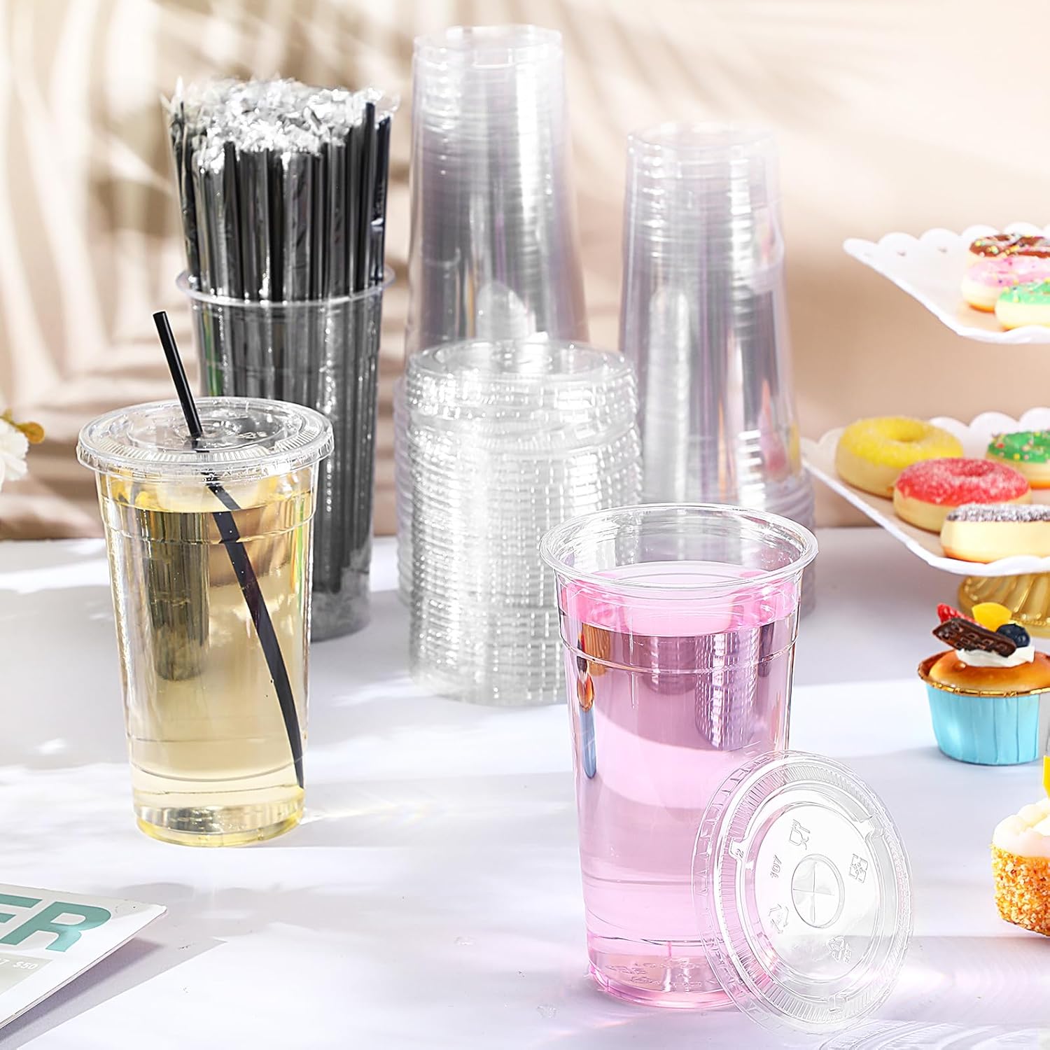 Nuogo 100 Set 32oz Clear Plastic Cups with Flat Lids and Straws, PET Plastic Cups with Lids Colored Straws Drinking Disposable Cup for Ice Cream Cold Drink Iced Coffee Tea Juice(Black)