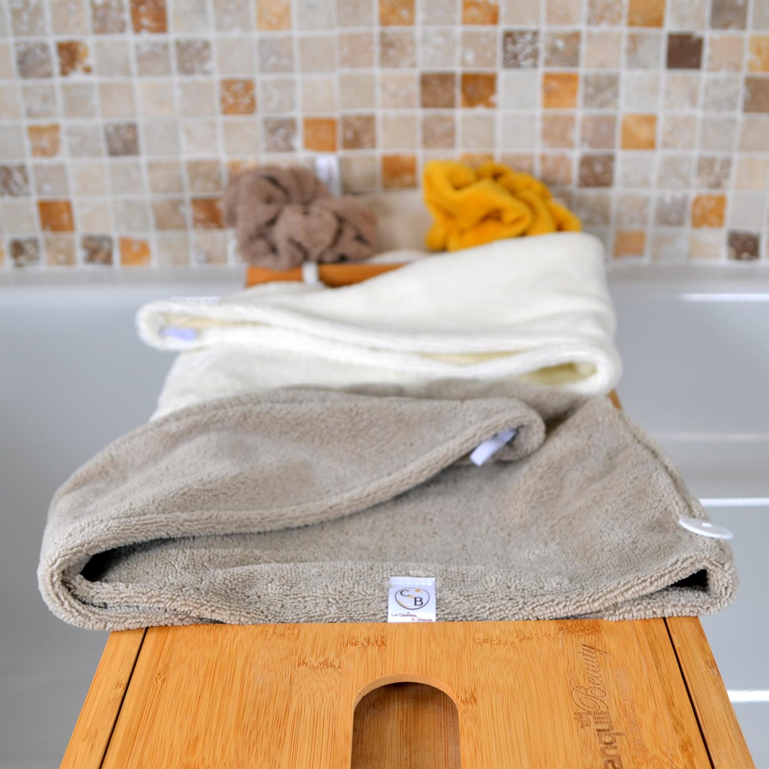 Toalla para el Cabello de Microfibra de bambú x2 – Absorbente y Suave – Secado rápido – Turbante con Cierre de botón – Fabricación Francesa (Beige Claro Capuchino)