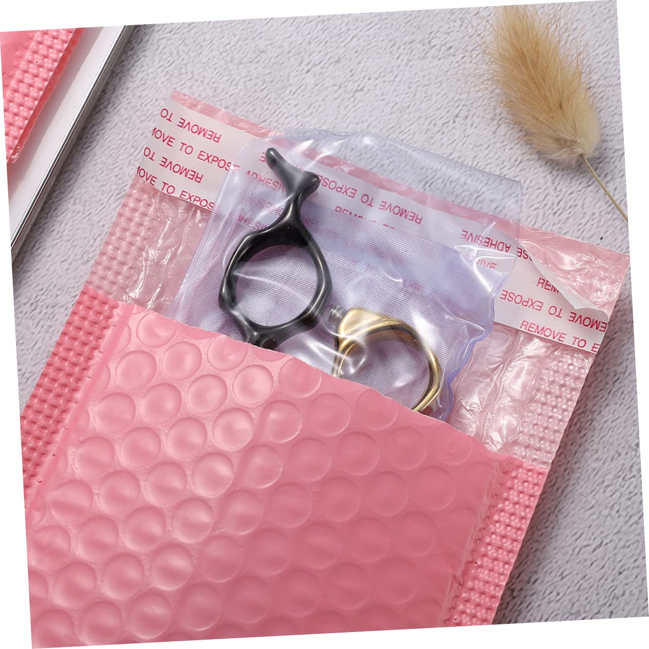 Ciieeo Lot de 100 Enveloppes D'expédition à Bulles Roses 11x15 4 Cm Film Coextrudé Épais Protection Anti-chocs Adhésives Emballage Sécurisé pour Petites Entreprises et Envois Postaux