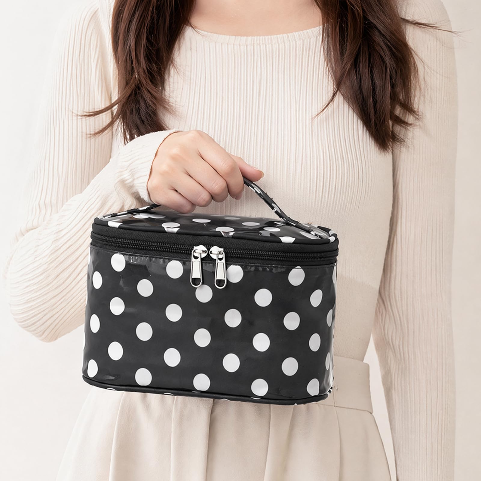Polka Dot PVC podróżna kosmetyczka do makijażu, wodoszczelna, damska | EcoGleam Polka Dot PVC podróżna torba do makijażu, wodoodporna, estetyczna podróżna kosmetyczka z uchwytem
