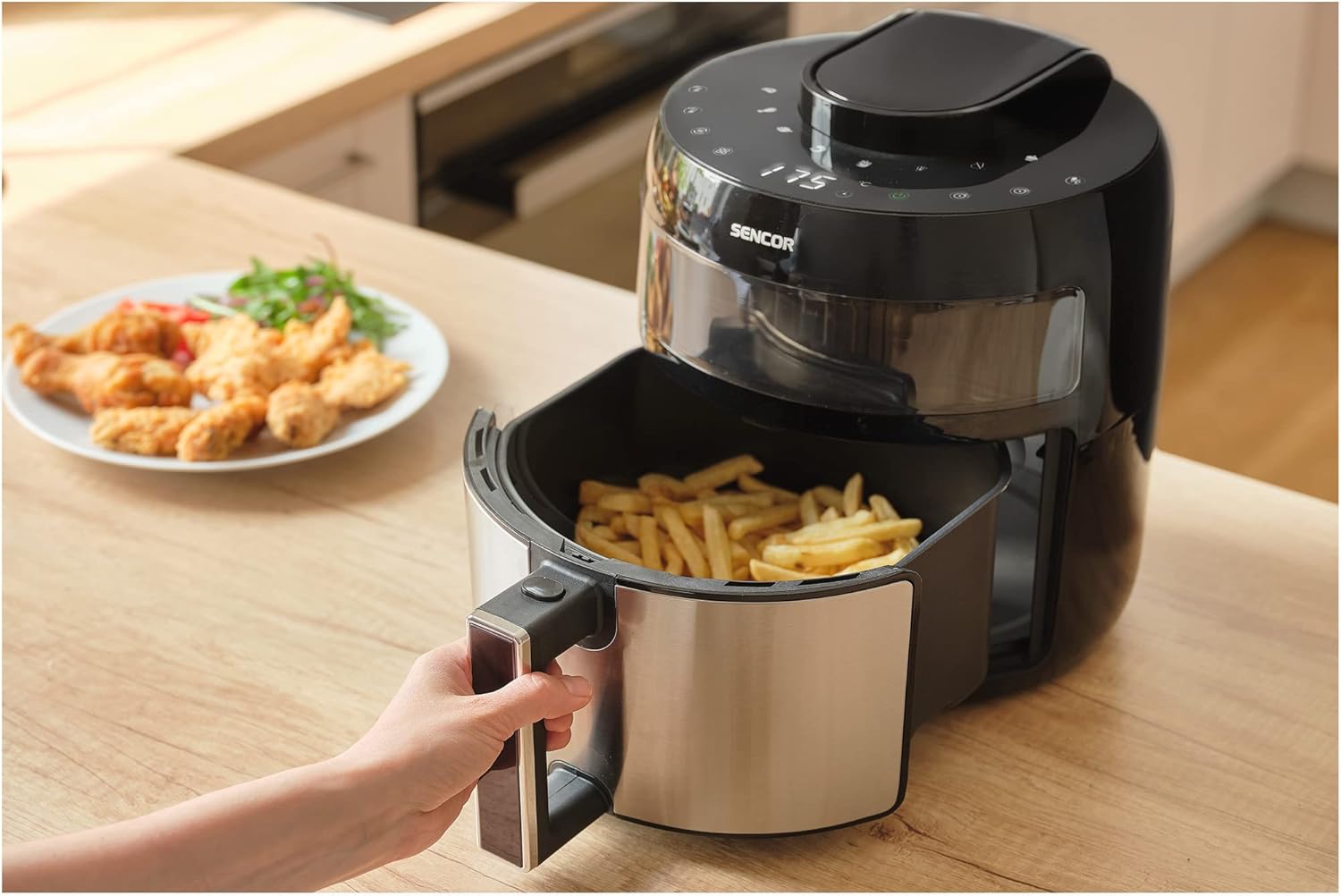 Sencor Friggitrice ad Aria Air Fryer, Capacità di 5L, 1500W, Sistema di Friggere senza Olio, Tecnologia di Circolazione dAria Veloce, Display a LED, Controllo Tattile, 8 Programmi Preimpostati, Nero Sencor Friggitrice ad Aria Air Fryer, Capacità di 5L, 1500W, Sistema di Friggere senza Olio, Tecnologia di Circolazione dAria Veloce, Display a LED, Controllo Tattile, 8 Programmi Preimpostati, Nero