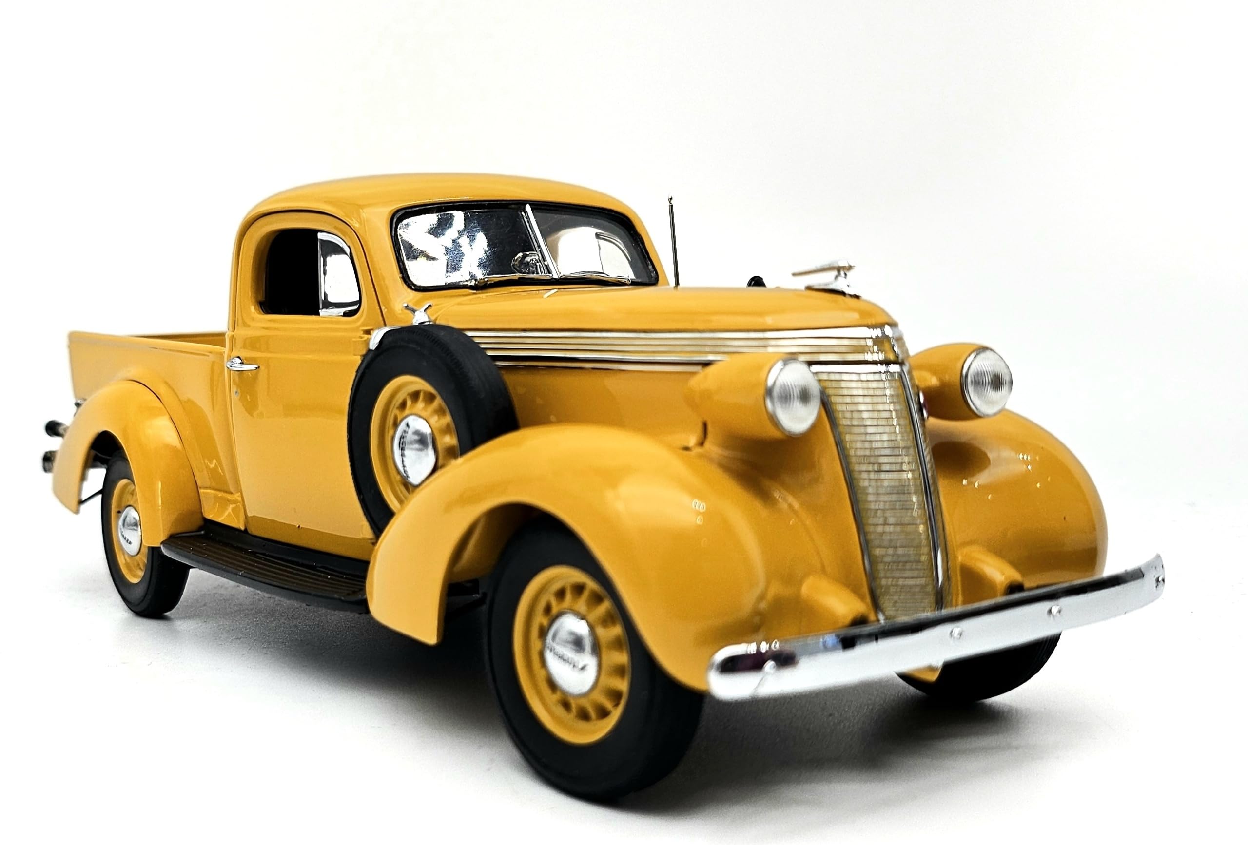 Amazon.com: Mint Models 1937 Studebaker Pickup in Yellow in 1:24