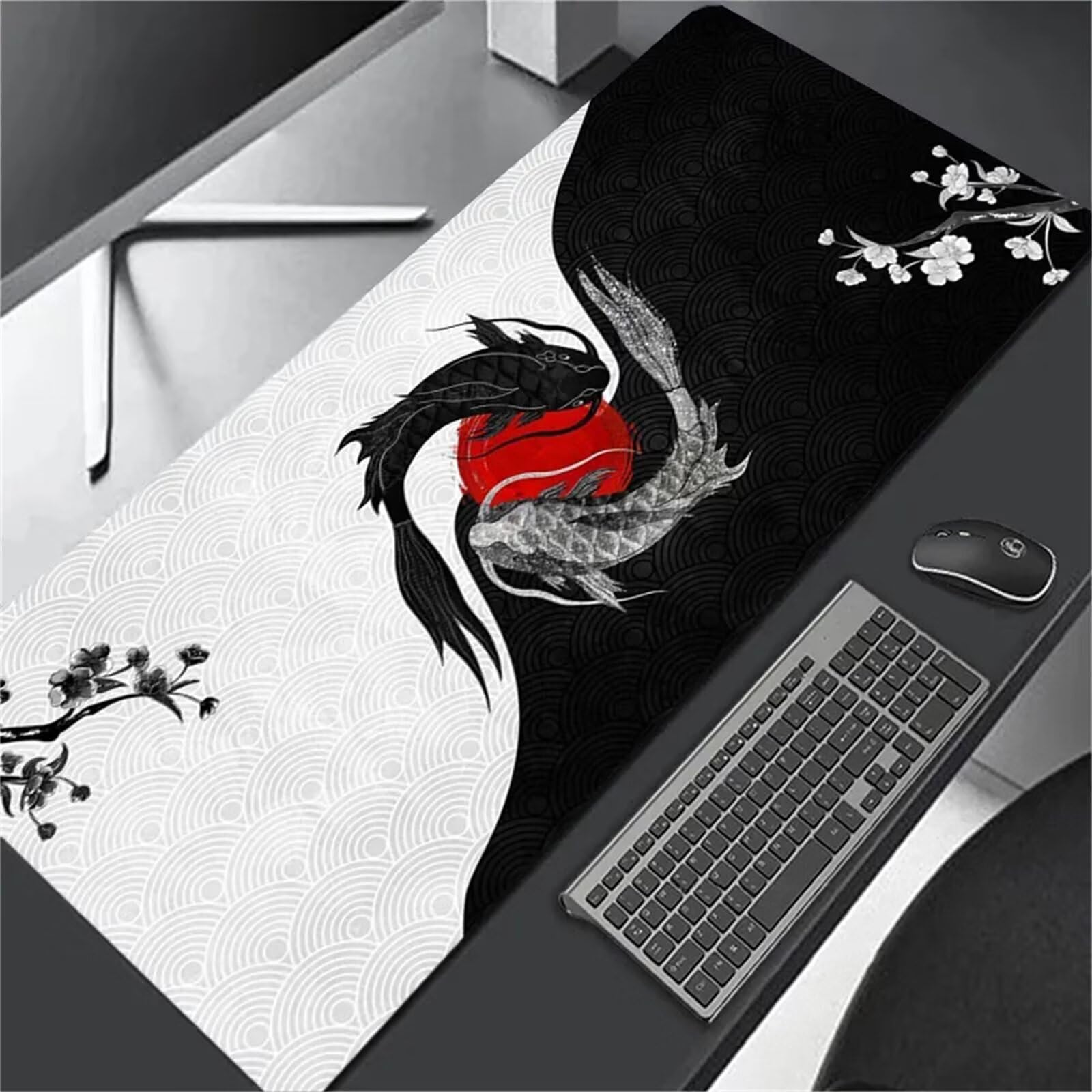 Tapis de Souris Gaming 1000x500x2mm,XXL Gamer Mouse Pad,Surface spéciale améliore la Vitesse et la précision,Base en Caoutchouc Antidérapant Surface Mouse Pad - Poisson Japonais Noir et Blanc