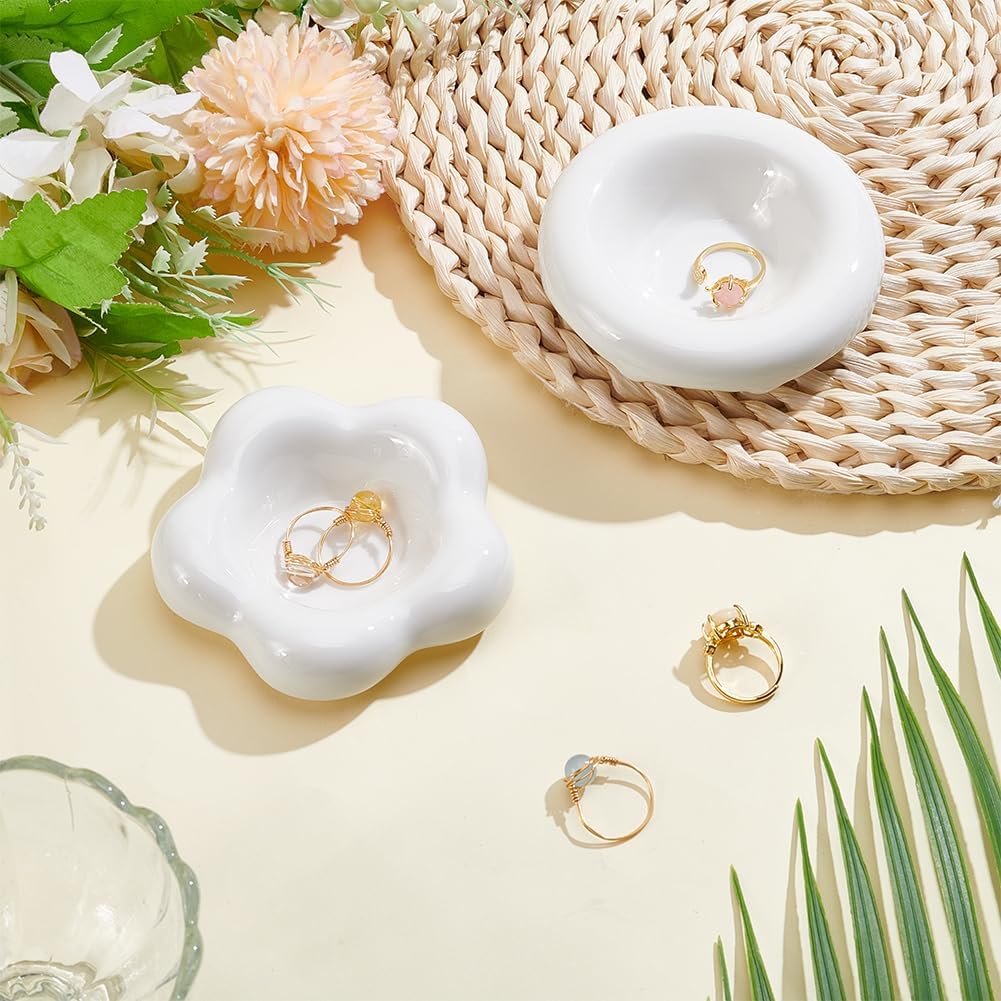 PLIGREAT 2 Pcs White Flower Shaped Jewelry Dish, Trinket Tray Ceramic Ring Dish Small Flower Round Jewelry Tray for Key Earrings Rings Holder Vanity Bathroom Room Decor Gifts for Women, 2 Styles