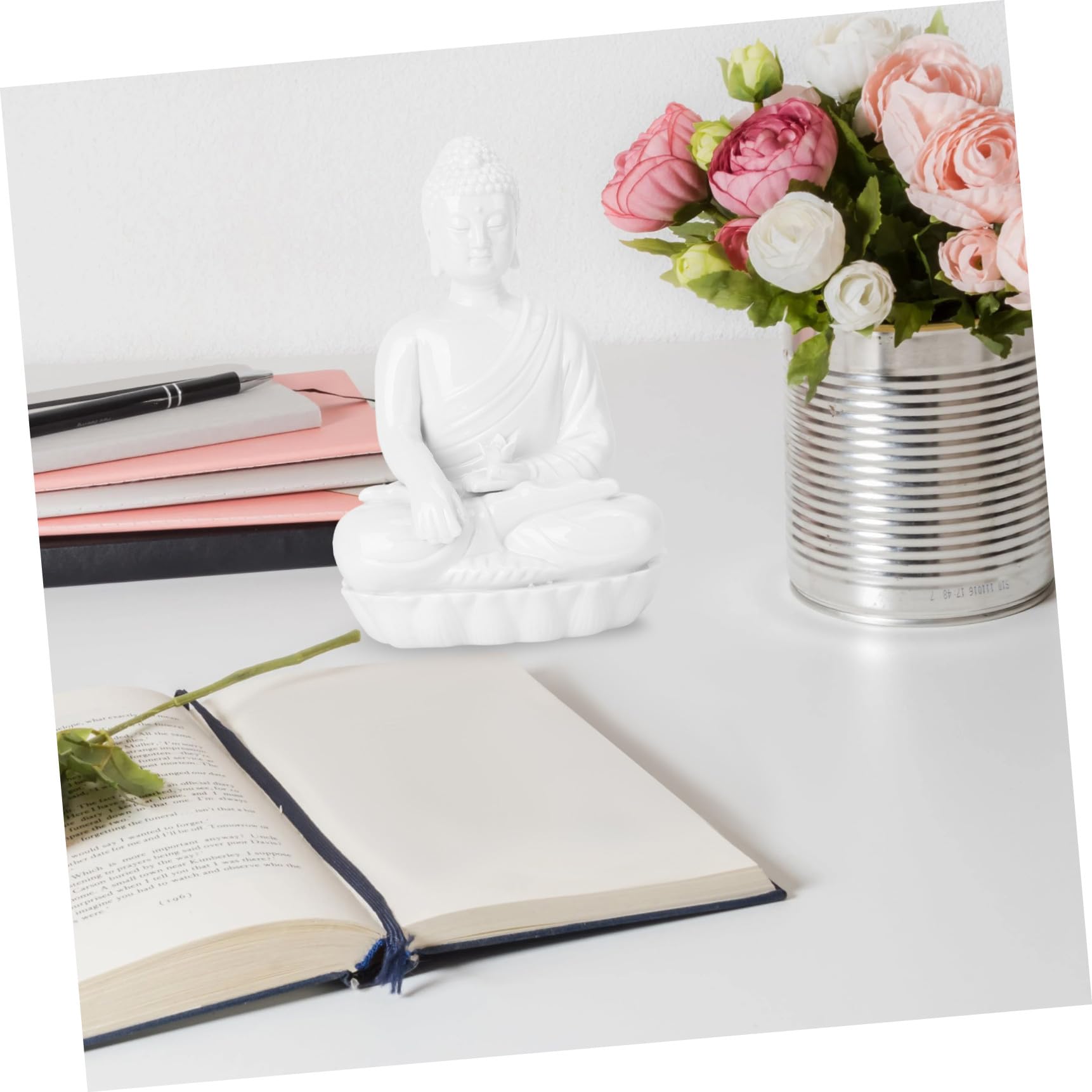 PRETYZOOM 1 Pc Adorno Artesanal de cerámica decoración hogareña estatuilla de Buda Ornamento Estatua de Porcelana Blanca Familiar Estatua de Buda Regalo Hecho a Mano Decoraciones Decorar