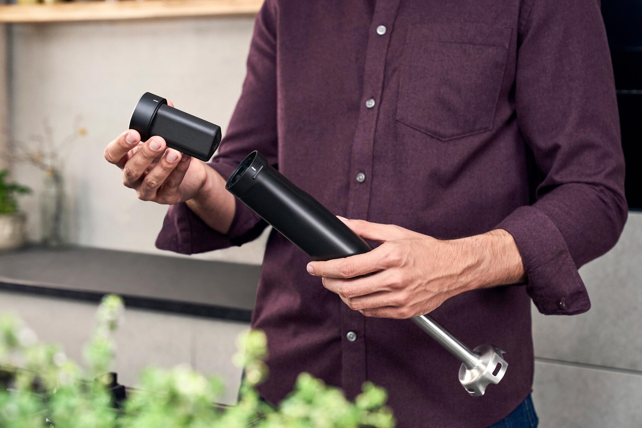 ZWILLING XTEND Kabelloser Stabmixer, Starterset mit Akku & Ladestation, BLDC-Motor, 110 Watt, inkl. Mixbecher, schwarz