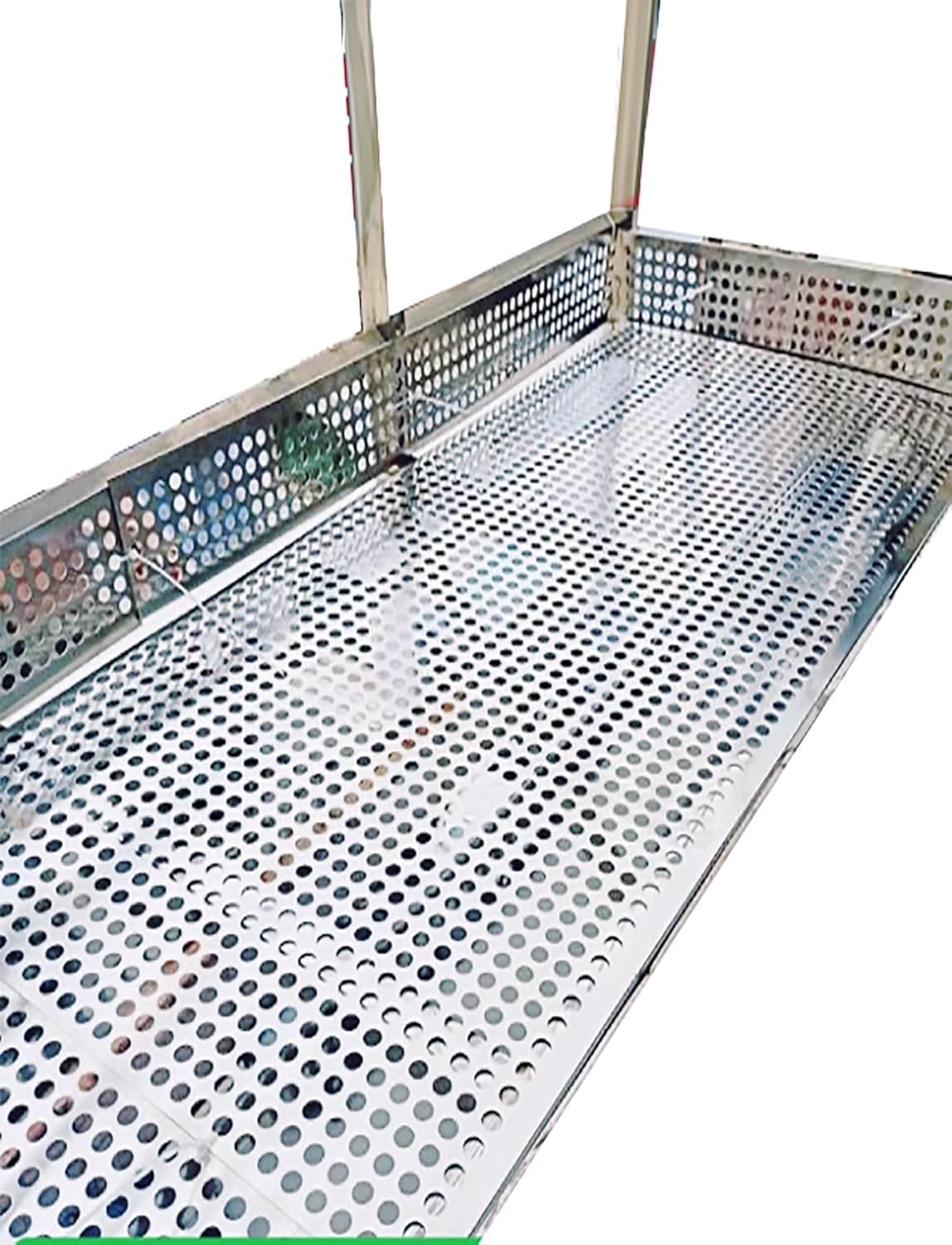 Sécuriser les chantiers : plaque antichute perforée 55x100 cm en inox